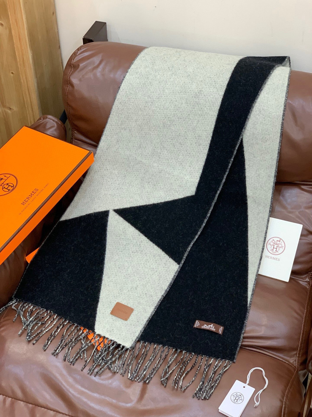 ✨✨太美了😍 爱马仕 情侣款 美到要尖叫😱专柜最新款🎊英伦欧美范儿「多色渐变」又是一款即时尚又实用的大围