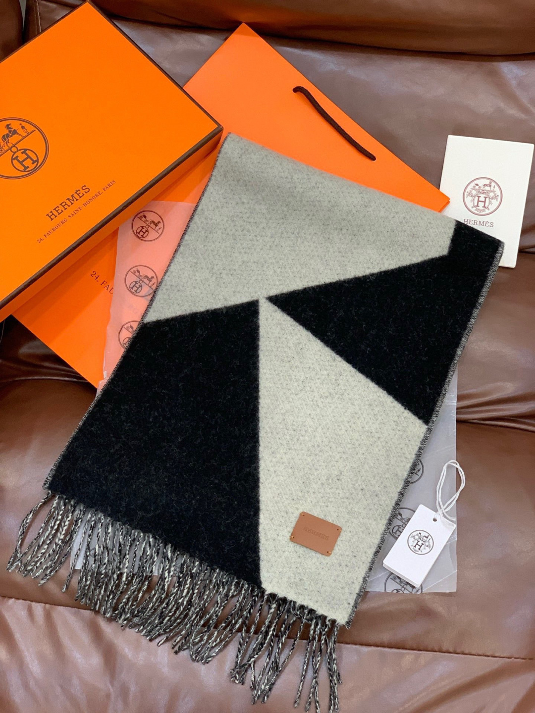 ✨✨太美了😍 爱马仕 情侣款 美到要尖叫😱专柜最新款🎊英伦欧美范儿「多色渐变」又是一款即时尚又实用的大围