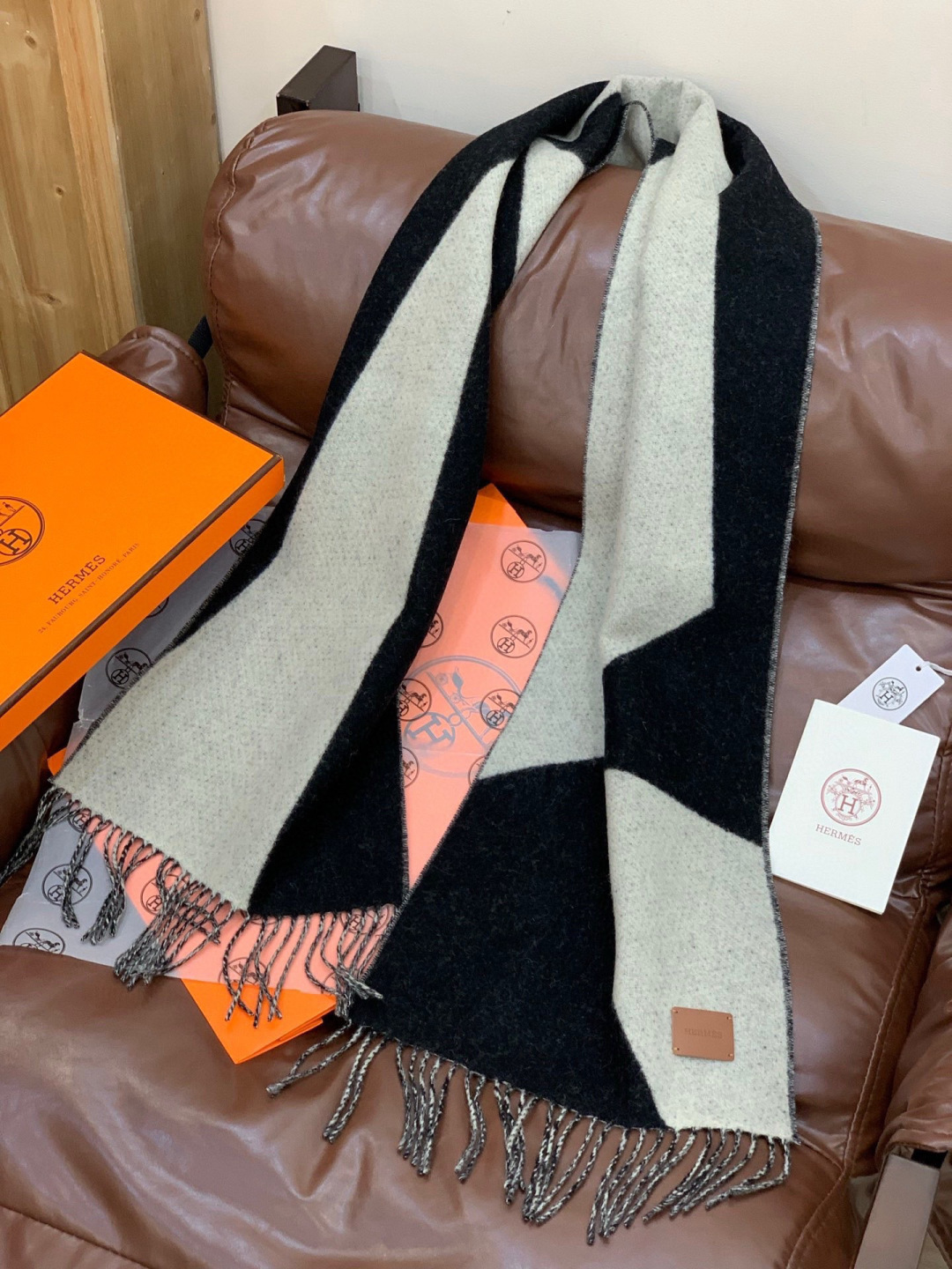 ✨✨太美了😍 爱马仕 情侣款 美到要尖叫😱专柜最新款🎊英伦欧美范儿「多色渐变」又是一款即时尚又实用的大围