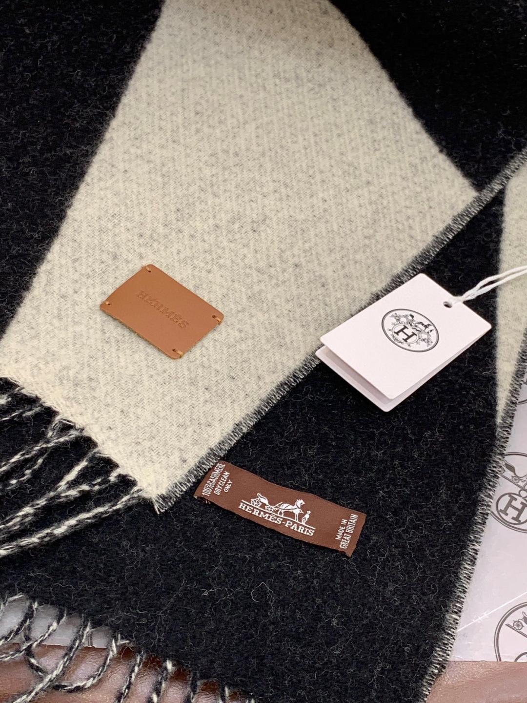 ✨✨太美了😍 爱马仕 情侣款 美到要尖叫😱专柜最新款🎊英伦欧美范儿「多色渐变」又是一款即时尚又实用的大围