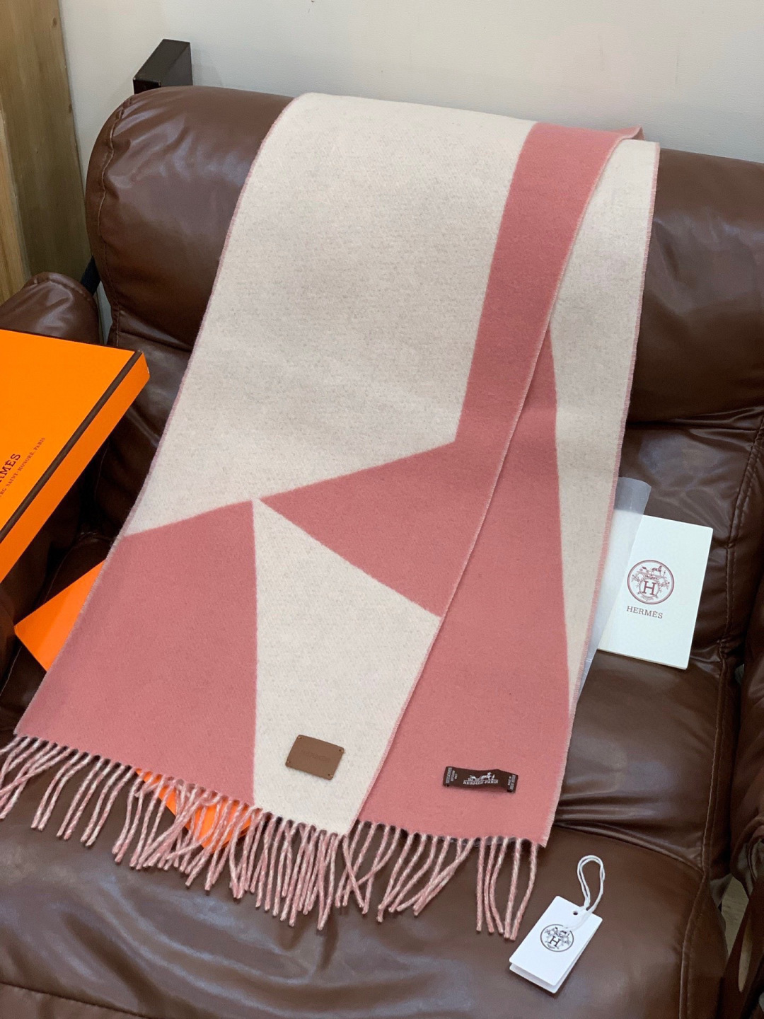 ✨✨太美了😍 爱马仕 情侣款 美到要尖叫😱专柜最新款🎊英伦欧美范儿「多色渐变」又是一款即时尚又实用的大围