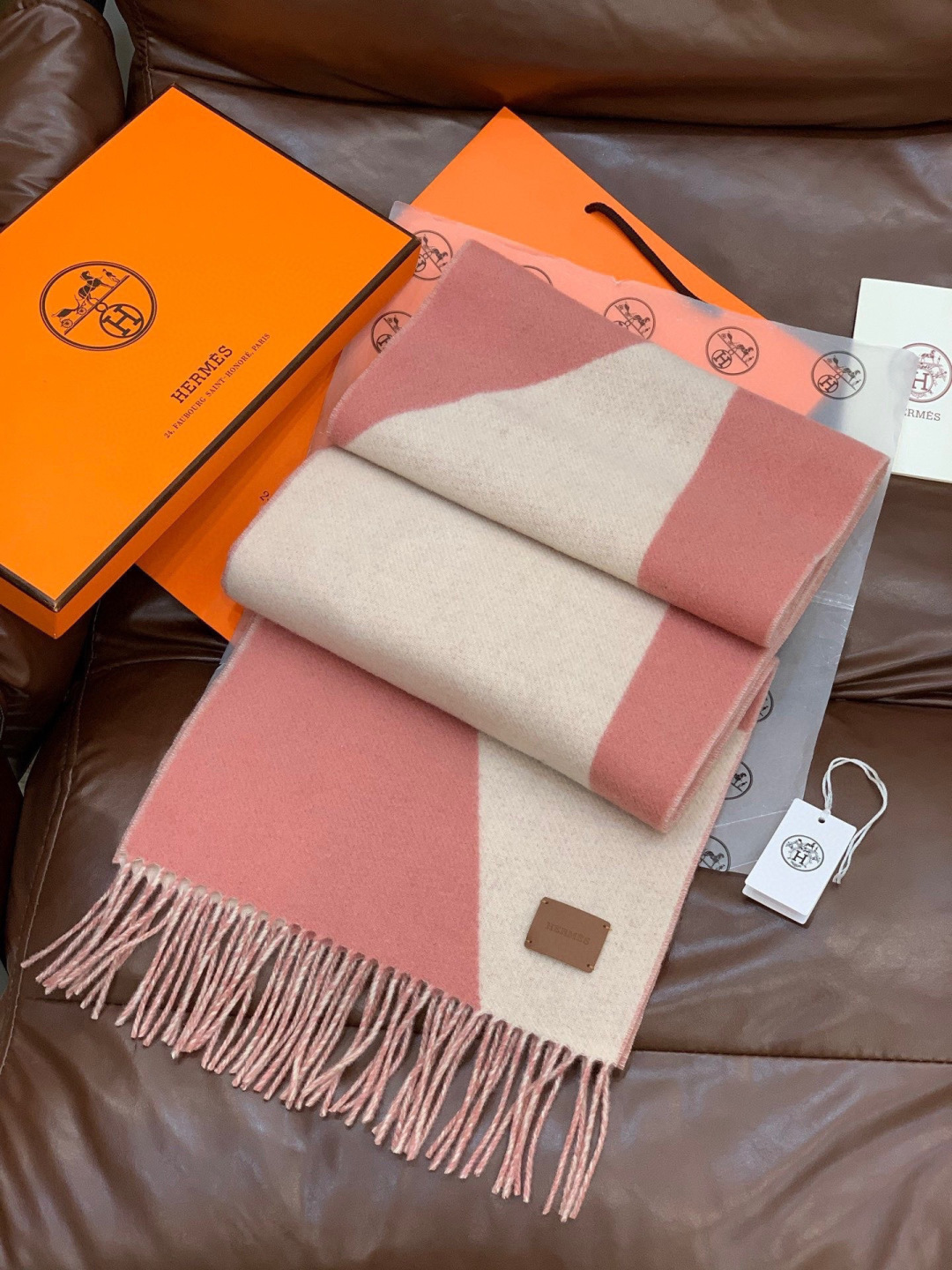 ✨✨太美了😍 爱马仕 情侣款 美到要尖叫😱专柜最新款🎊英伦欧美范儿「多色渐变」又是一款即时尚又实用的大围