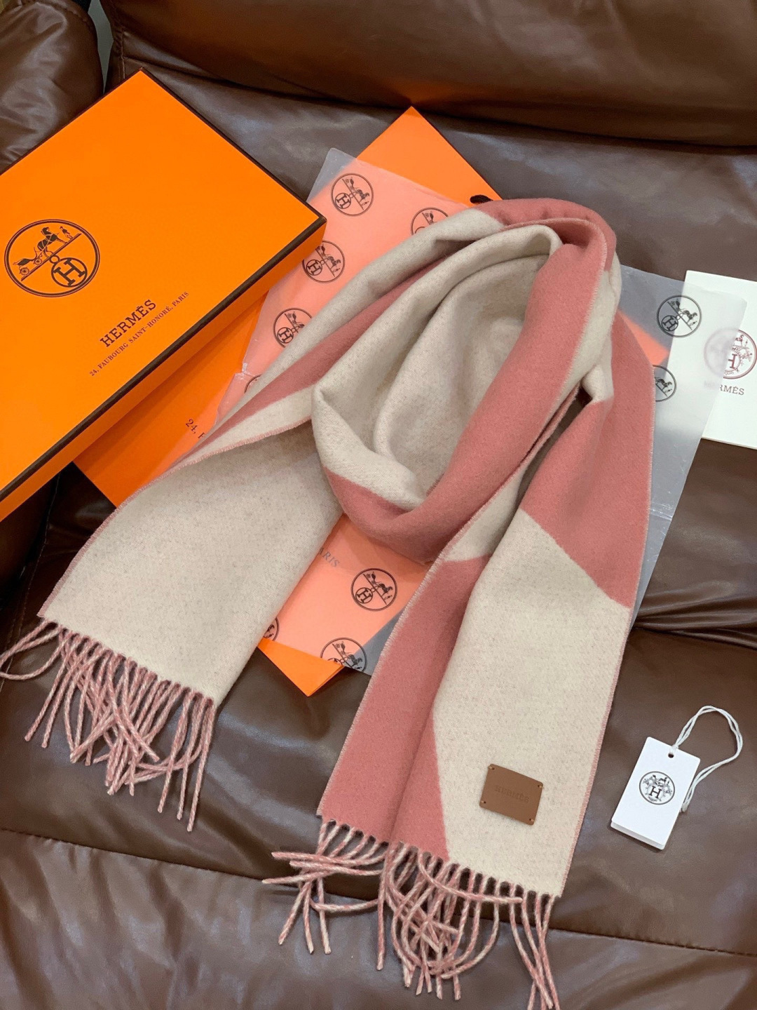 ✨✨太美了😍 爱马仕 情侣款 美到要尖叫😱专柜最新款🎊英伦欧美范儿「多色渐变」又是一款即时尚又实用的大围