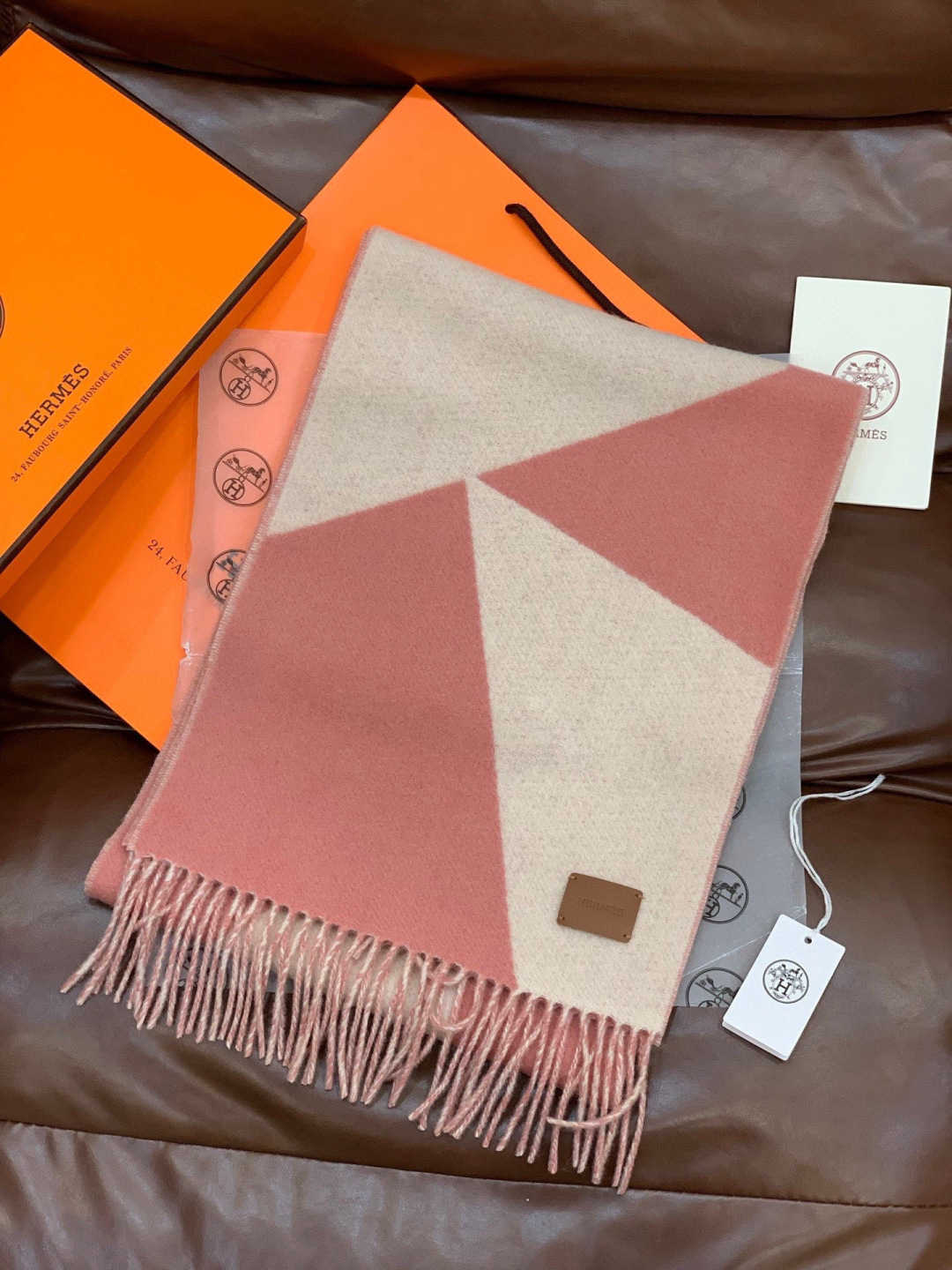 ✨✨太美了😍 爱马仕 情侣款 美到要尖叫😱专柜最新款🎊英伦欧美范儿「多色渐变」又是一款即时尚又实用的大围