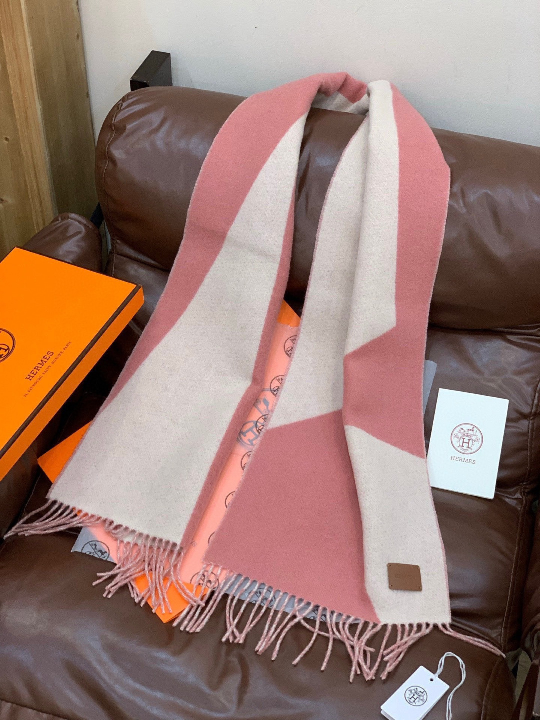 ✨✨太美了😍 爱马仕 情侣款 美到要尖叫😱专柜最新款🎊英伦欧美范儿「多色渐变」又是一款即时尚又实用的大围