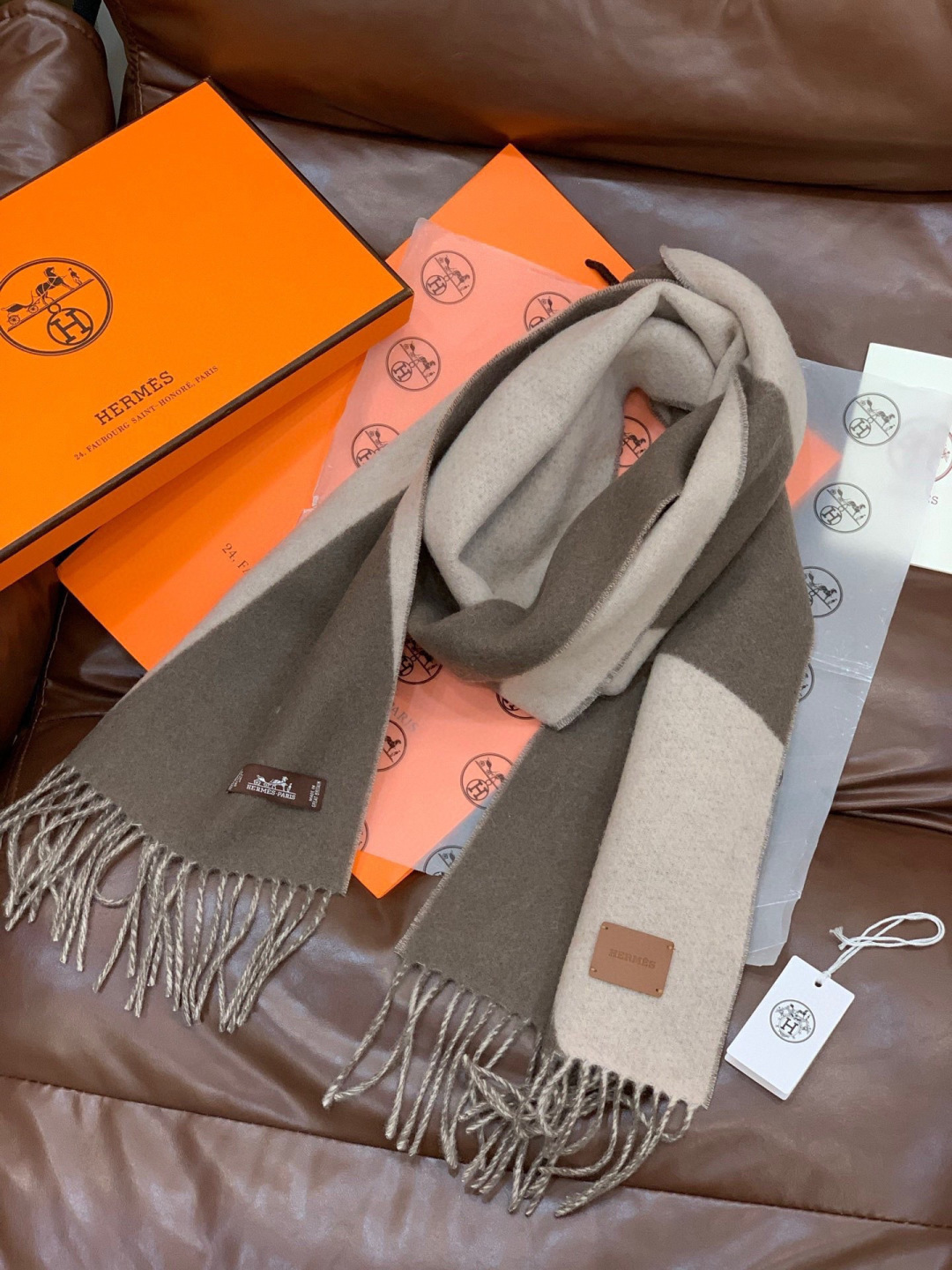 ✨✨太美了😍 爱马仕 情侣款 美到要尖叫😱专柜最新款🎊英伦欧美范儿「多色渐变」又是一款即时尚又实用的大围