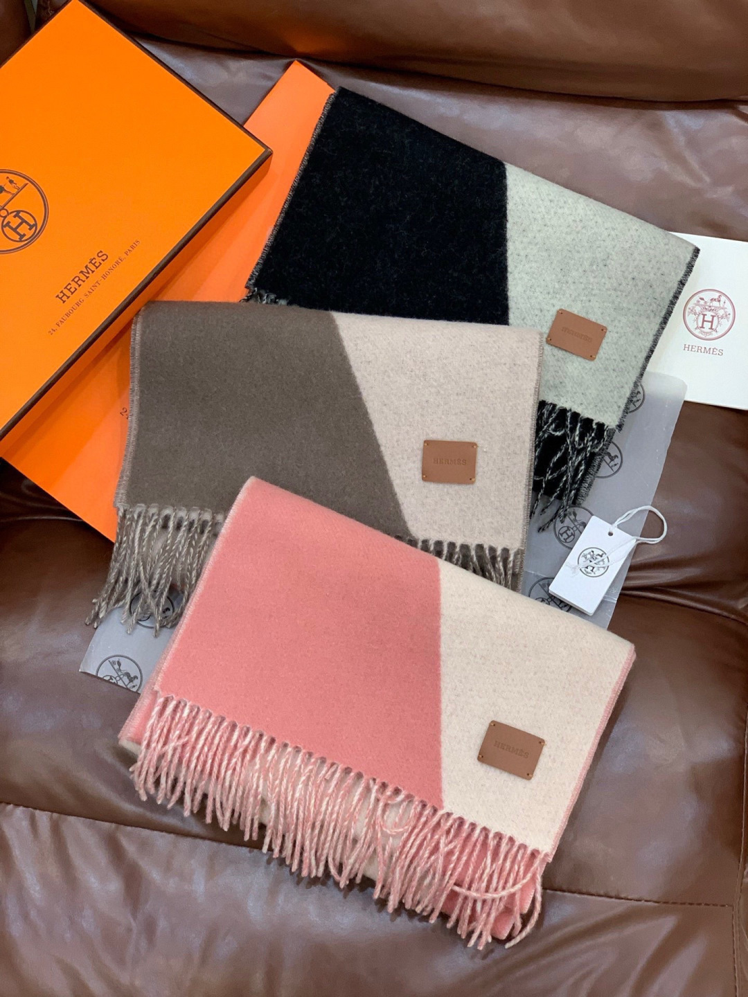 ✨✨太美了😍 爱马仕 情侣款 美到要尖叫😱专柜最新款🎊英伦欧美范儿「多色渐变」又是一款即时尚又实用的大围