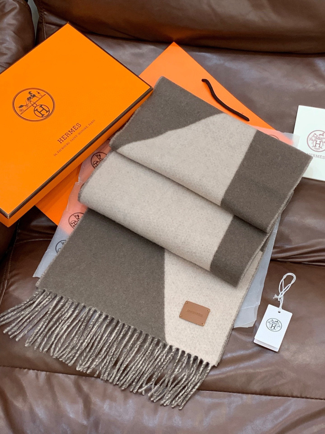 ✨✨太美了😍 爱马仕 情侣款 美到要尖叫😱专柜最新款🎊英伦欧美范儿「多色渐变」又是一款即时尚又实用的大围