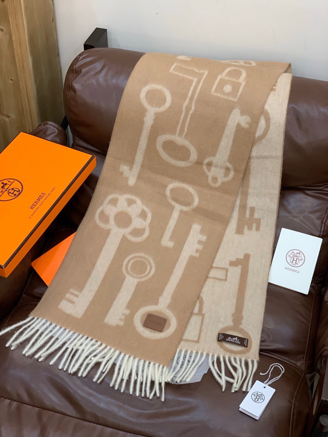 🆕上新爱马仕钥匙男女款这款围巾且买且珍惜😍~都是出口订单所以比较难遇❤️东西讲究少而精😍好看的一定要收😎