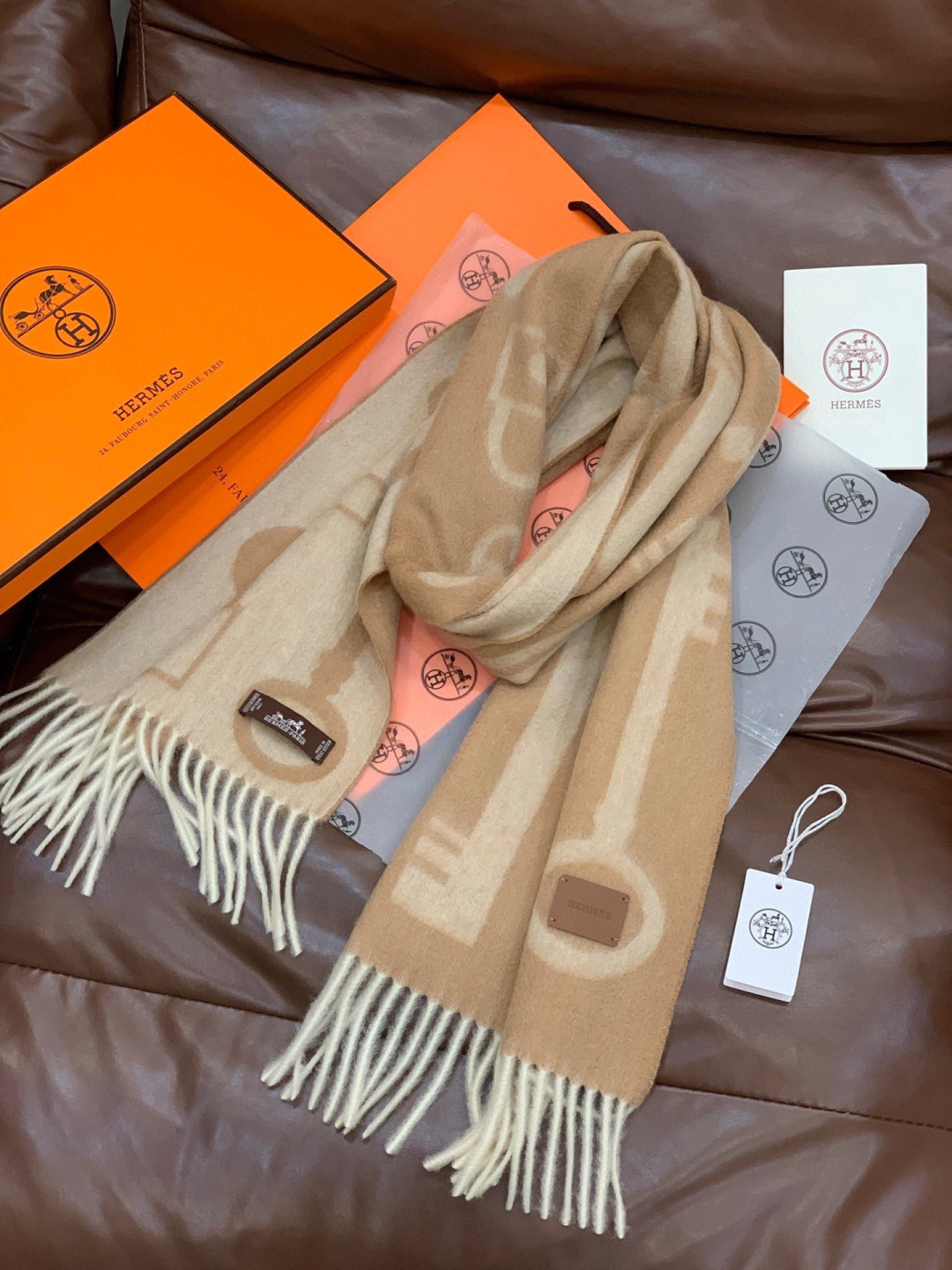 🆕上新爱马仕钥匙男女款这款围巾且买且珍惜😍~都是出口订单所以比较难遇❤️东西讲究少而精😍好看的一定要收😎