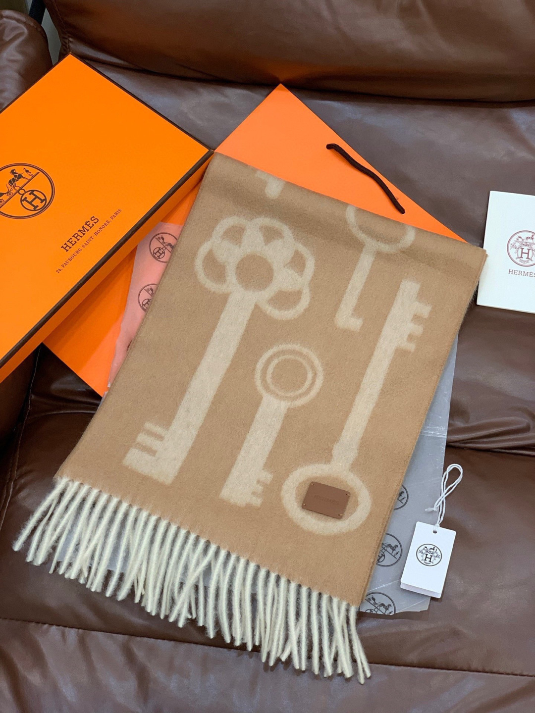 🆕上新爱马仕钥匙男女款这款围巾且买且珍惜😍~都是出口订单所以比较难遇❤️东西讲究少而精😍好看的一定要收😎
