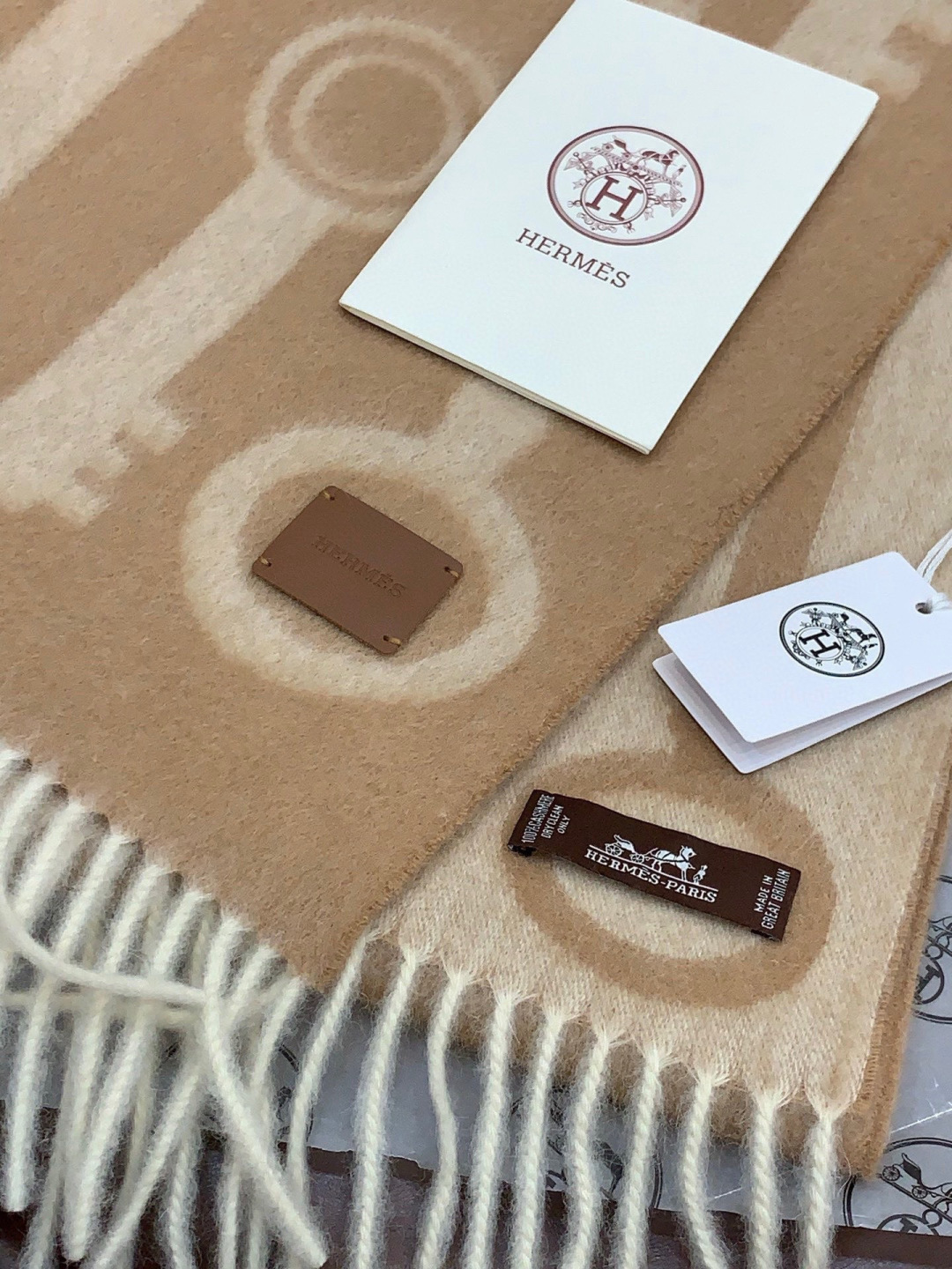 🆕上新爱马仕钥匙男女款这款围巾且买且珍惜😍~都是出口订单所以比较难遇❤️东西讲究少而精😍好看的一定要收😎