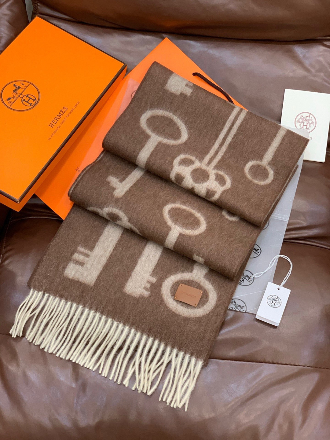 🆕上新爱马仕钥匙男女款这款围巾且买且珍惜😍~都是出口订单所以比较难遇❤️东西讲究少而精😍好看的一定要收😎