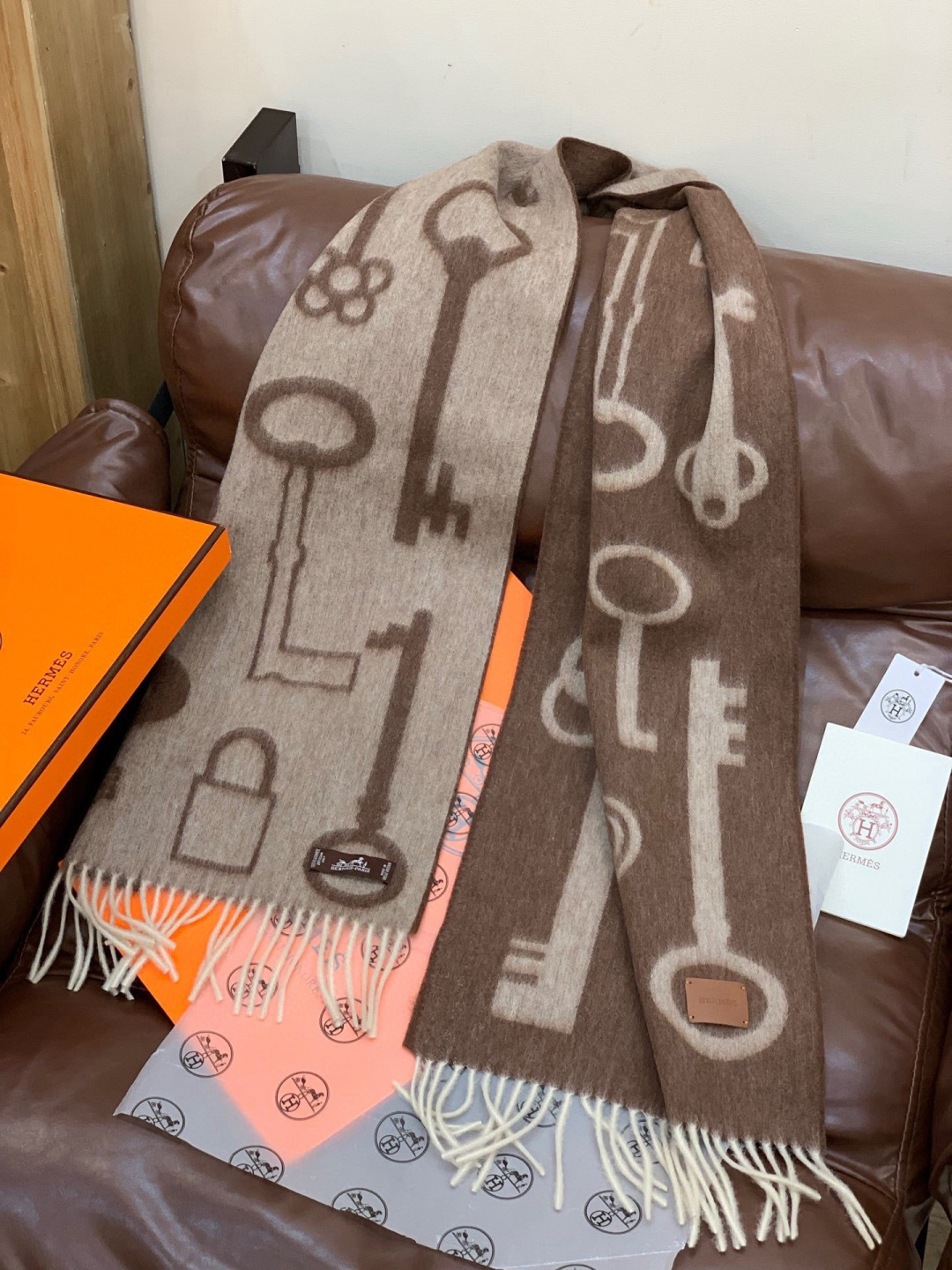 🆕上新爱马仕钥匙男女款这款围巾且买且珍惜😍~都是出口订单所以比较难遇❤️东西讲究少而精😍好看的一定要收😎