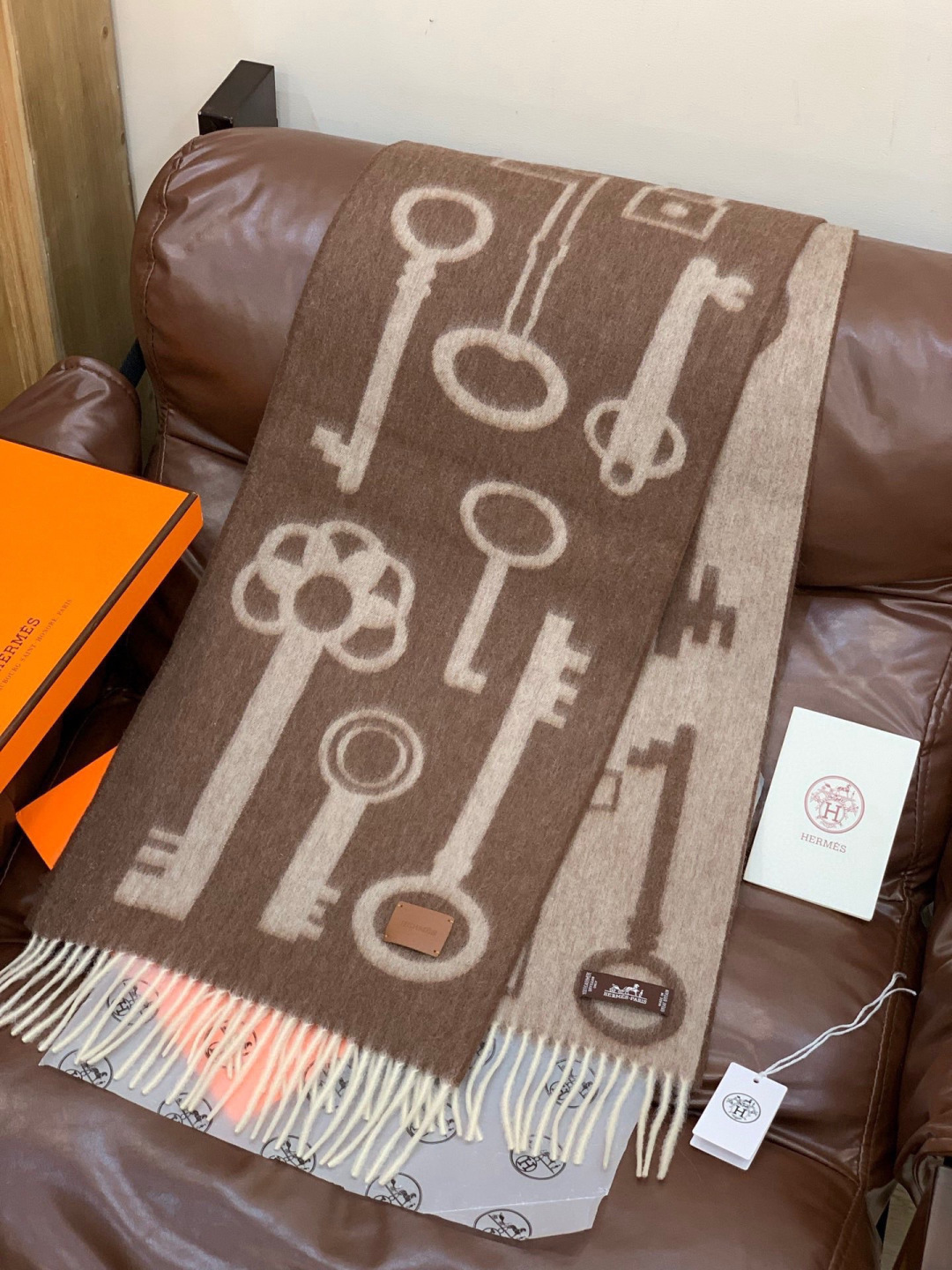 🆕上新爱马仕钥匙男女款这款围巾且买且珍惜😍~都是出口订单所以比较难遇❤️东西讲究少而精😍好看的一定要收😎