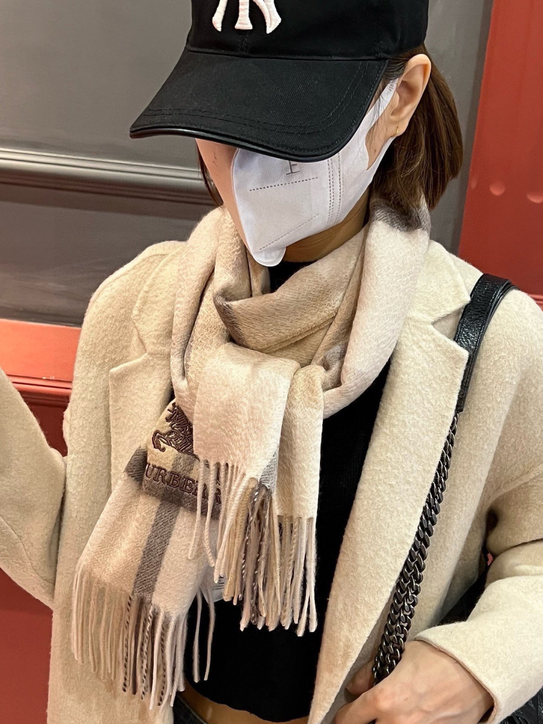 ✔️重磅推荐❗️巴宝莉 新品 ·情侣款 羊绒围巾❗️臻选上乘的山羊绒纤维，耗时耗力，再以清泉水浸泡涤荡，