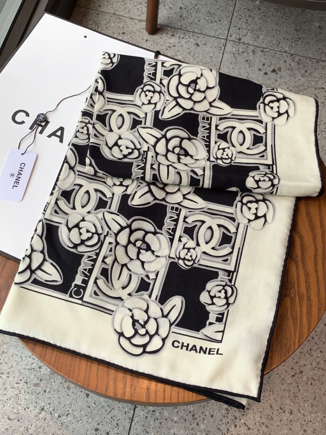 【升级双面同色 加密面料】 上新❤️ 140*140台版印花 黑白二色 高级都市新贵！山茶花的再一次邂逅