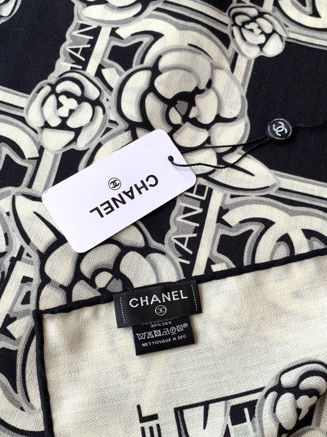 【升级双面同色 加密面料】 上新❤️ 140*140台版印花 黑白二色 高级都市新贵！山茶花的再一次邂逅