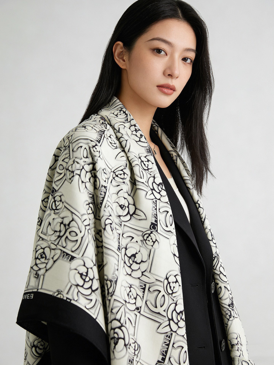 【升级双面同色 加密面料】 上新❤️ 140*140台版印花 黑白二色 高级都市新贵！山茶花的再一次邂逅