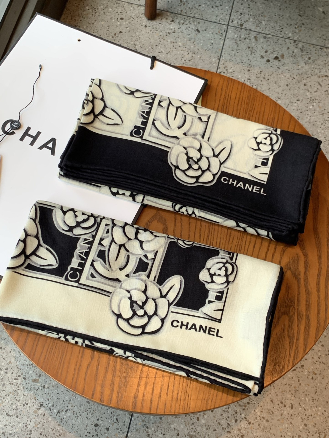 【升级双面同色 加密面料】 上新❤️ 140*140台版印花 黑白二色 高级都市新贵！山茶花的再一次邂逅