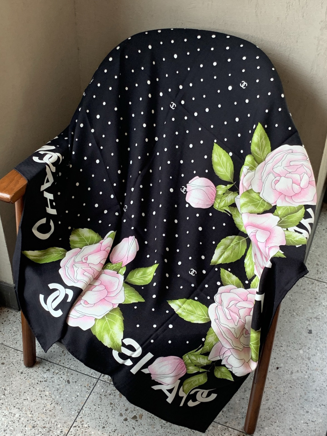 【升级双面同色 加密面料】 上新❤️ 140*140台版印花 黑白二色 高级都市新贵！山茶花的再一次邂逅