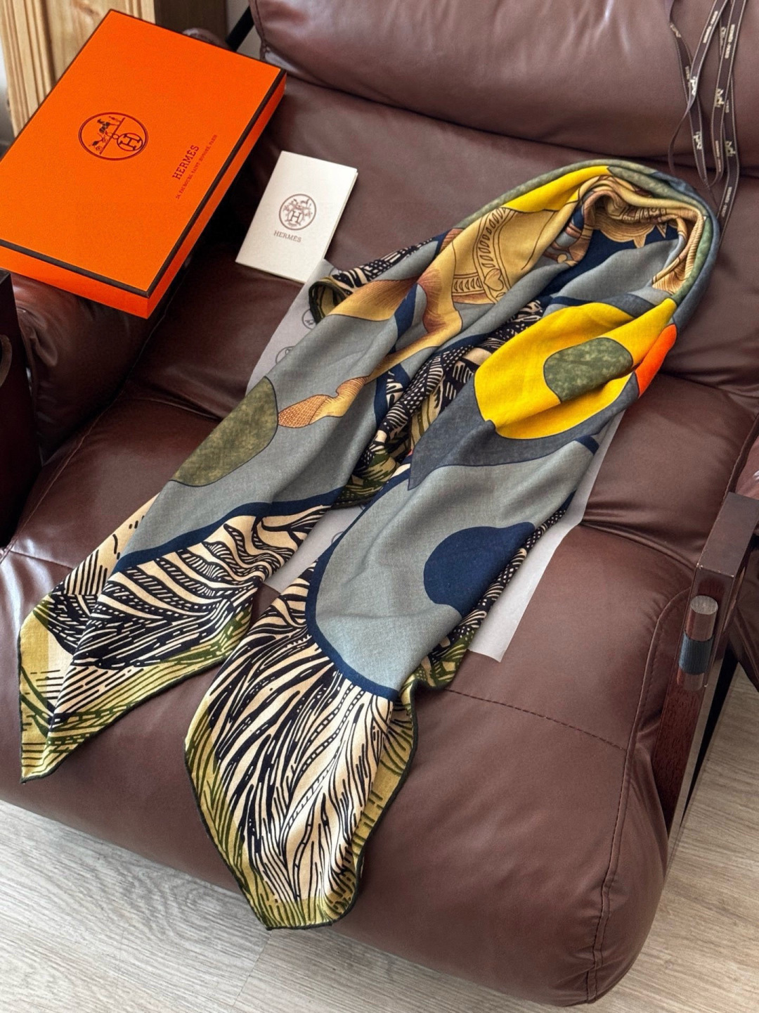 H，目前最热门的 “超现实爱马仕枢纽” 风靡全宇宙，听名字就充斥着未来空间♥️艺术品一样的存在，会绝版的