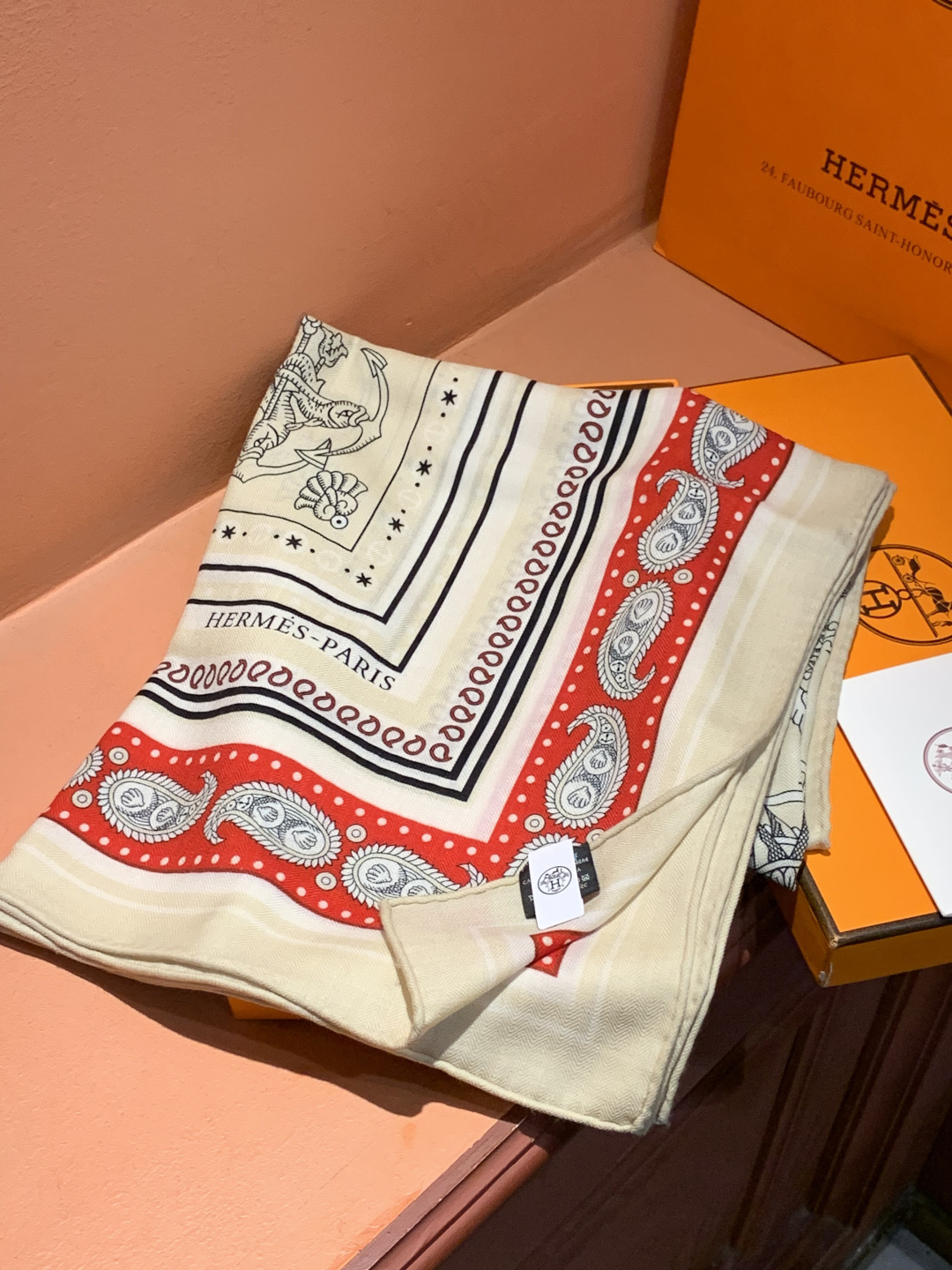 羊绒新款🆕👏👏买了都说好看‼️推荐💕爱马仕双面同色羊绒方巾【水手纹身双面同色140】，顶级工艺超值‼️爱