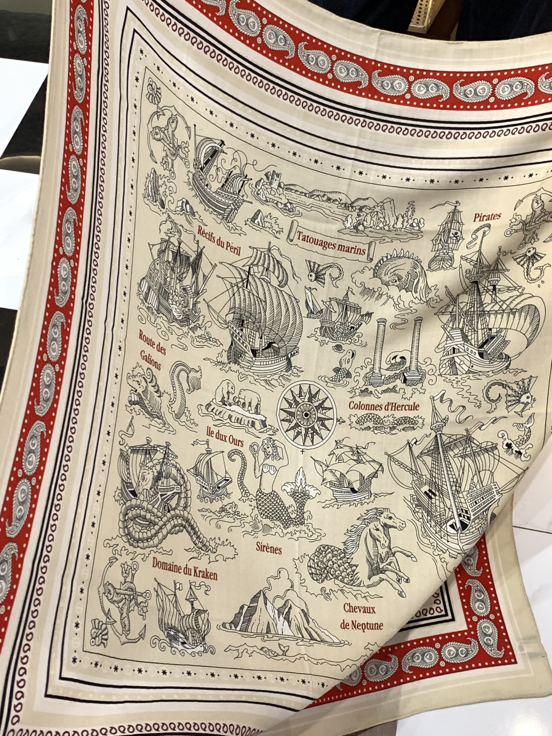 羊绒新款🆕👏👏买了都说好看‼️推荐💕爱马仕双面同色羊绒方巾【水手纹身双面同色140】，顶级工艺超值‼️爱