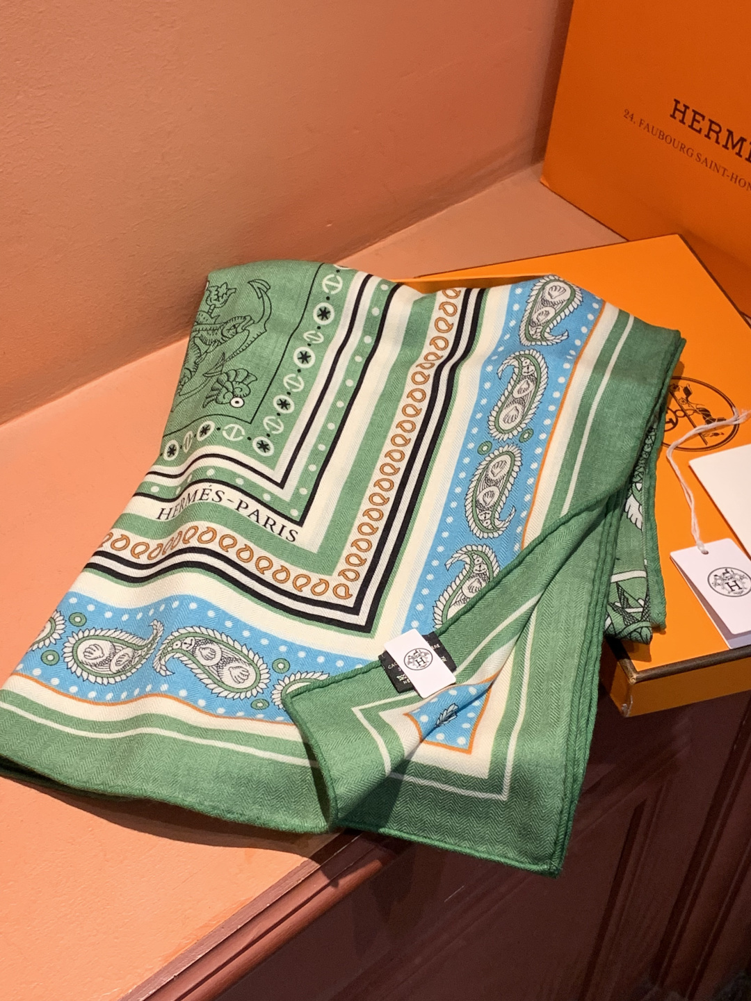 羊绒新款🆕👏👏买了都说好看‼️推荐💕爱马仕双面同色羊绒方巾【水手纹身双面同色140】，顶级工艺超值‼️爱