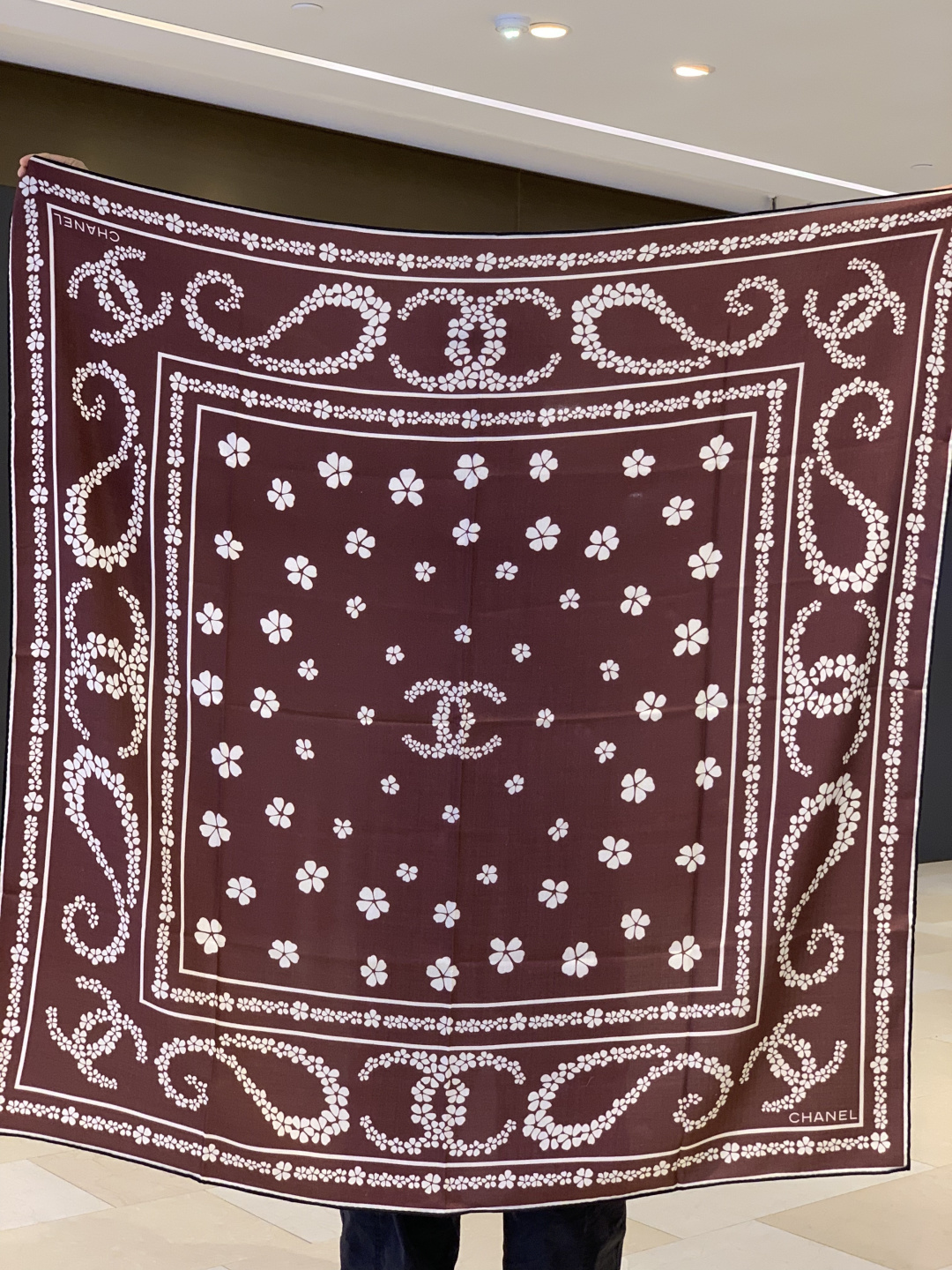 高级成衣系列～Chanel 【140双面同色丝绒披肩】此系列谱写一曲自由轻灵的赞歌本系列作品创新演绎品牌