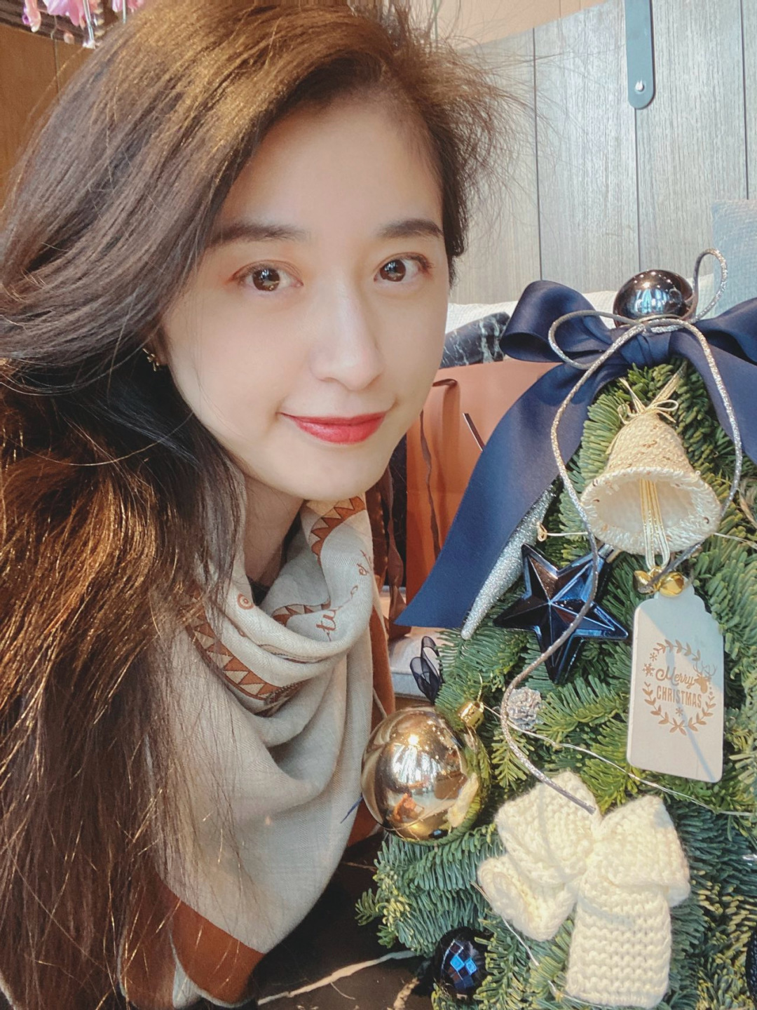 上新❤️ 【▪️摩登重磅圈C位！官网已断货，各种加价都巨难买！！！Hermes 秋冬首款140羊绒真丝围