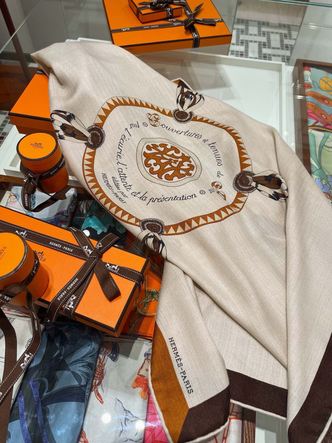 上新❤️ 【▪️摩登重磅圈C位！官网已断货，各种加价都巨难买！！！Hermes 秋冬首款140羊绒真丝围