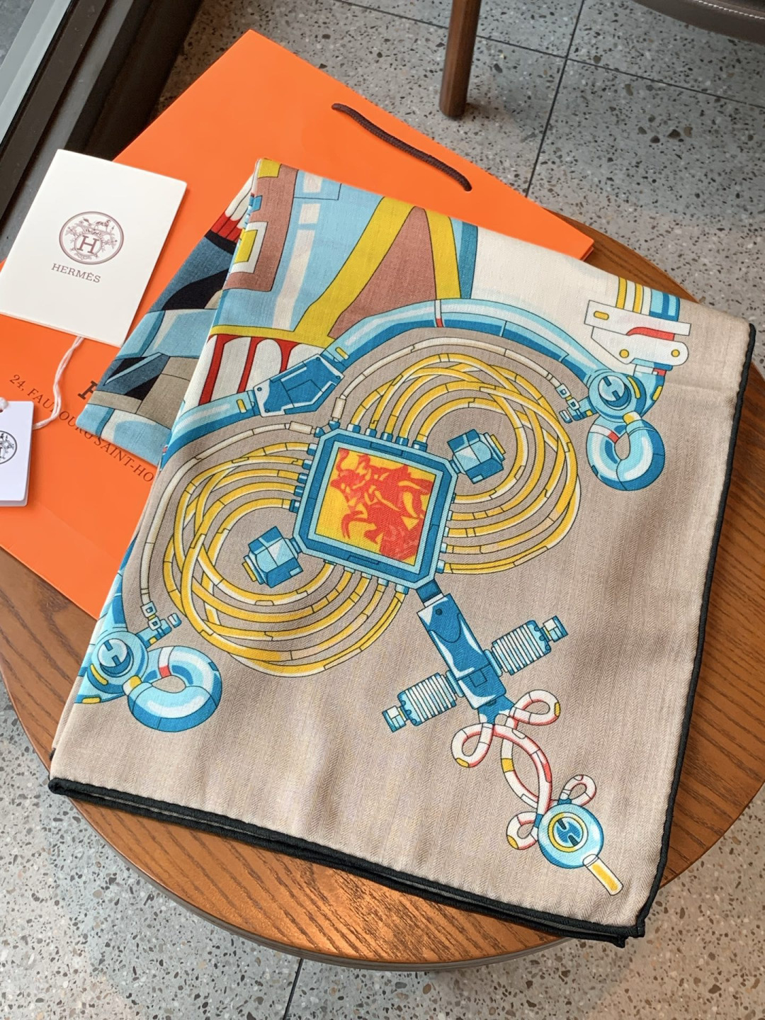 羊绒新款🆕👏👏买了都说好看‼️推荐💕爱马仕双面同色羊绒方巾【双面同色140】，顶级工艺超值‼️爱马仕专柜