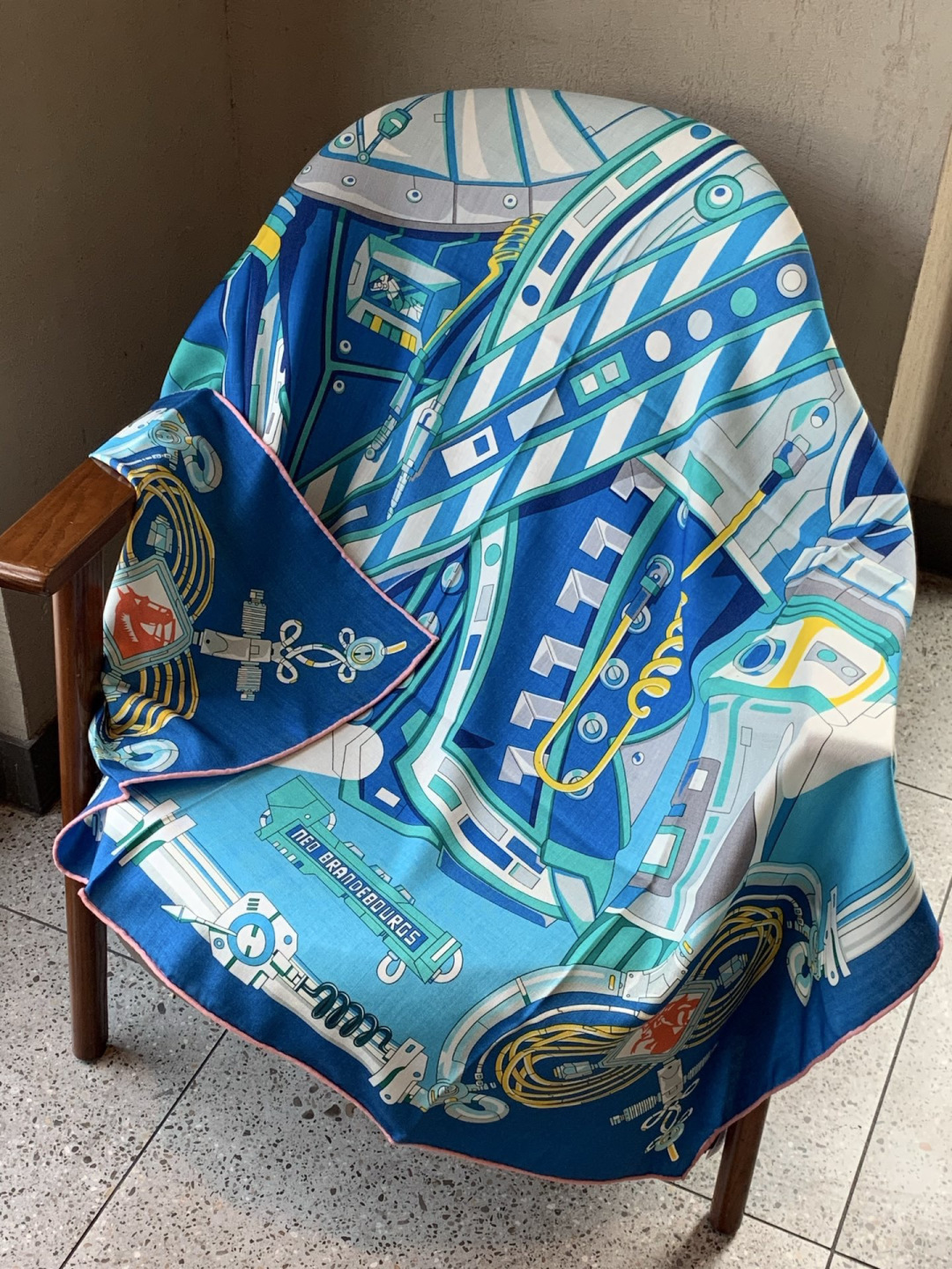 羊绒新款🆕👏👏买了都说好看‼️推荐💕爱马仕双面同色羊绒方巾【双面同色140】，顶级工艺超值‼️爱马仕专柜