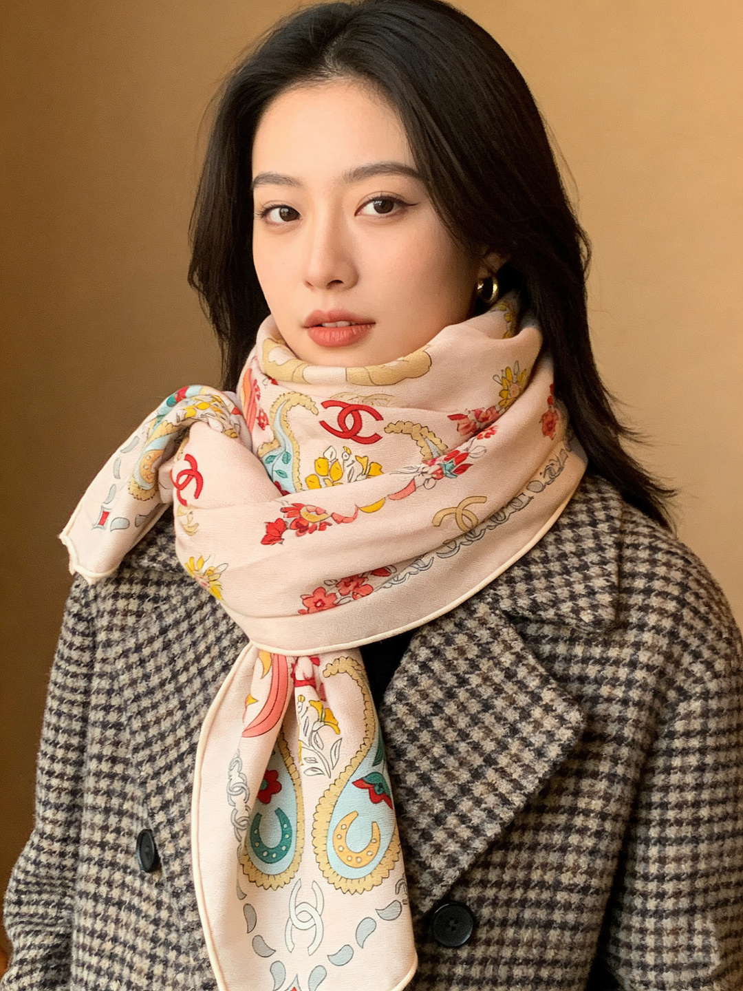 高级成衣系列～Chanel 【140双面同色丝绒披肩】此系列谱写一曲自由轻灵的赞歌本系列作品创新演绎品牌