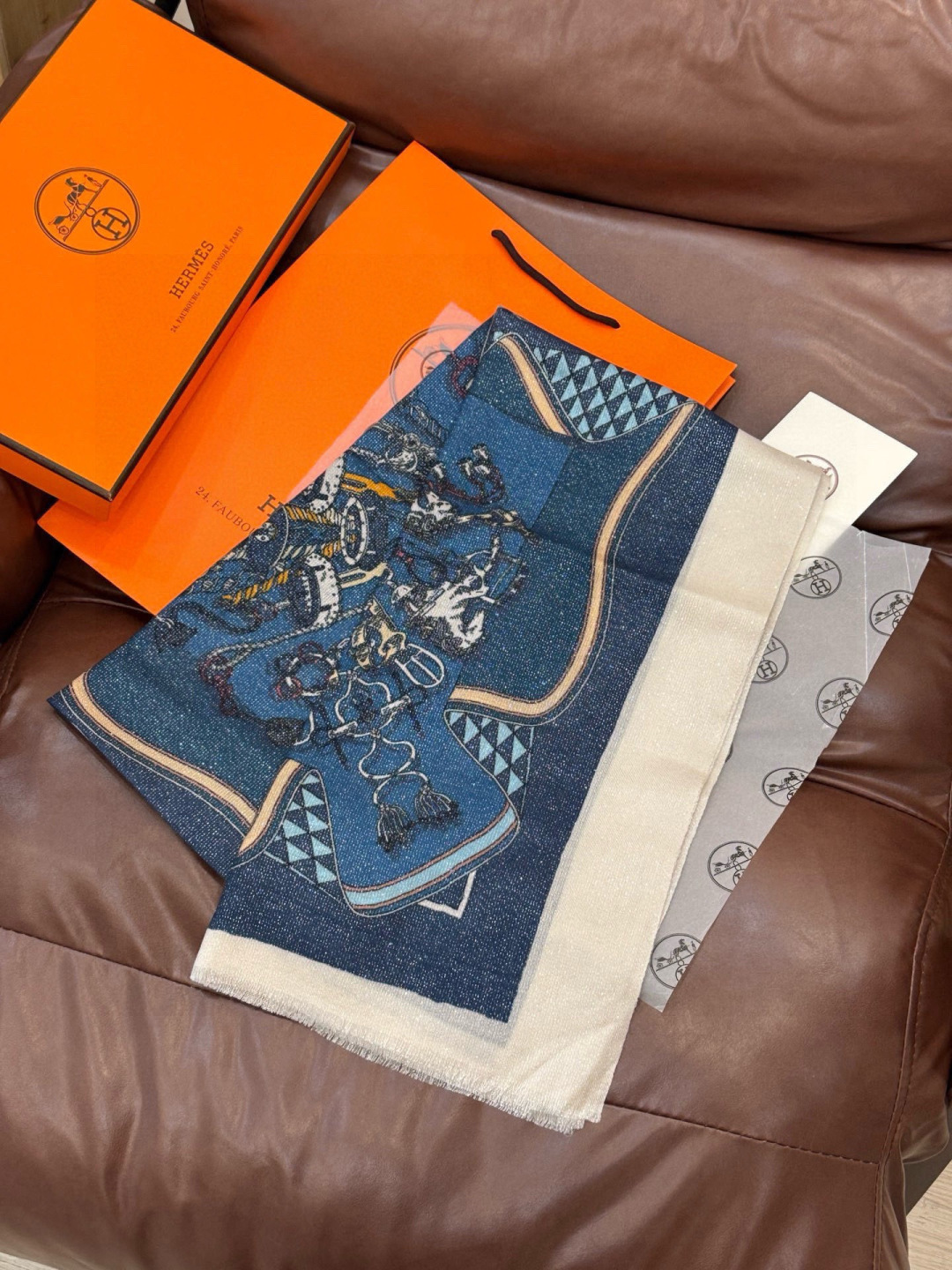 会发光发亮的围巾 羊绒新款🆕👏买了都说好看‼️推荐💕爱马仕羊绒方巾，顶级工艺超值‼️爱马仕专柜爆款🎁💟立