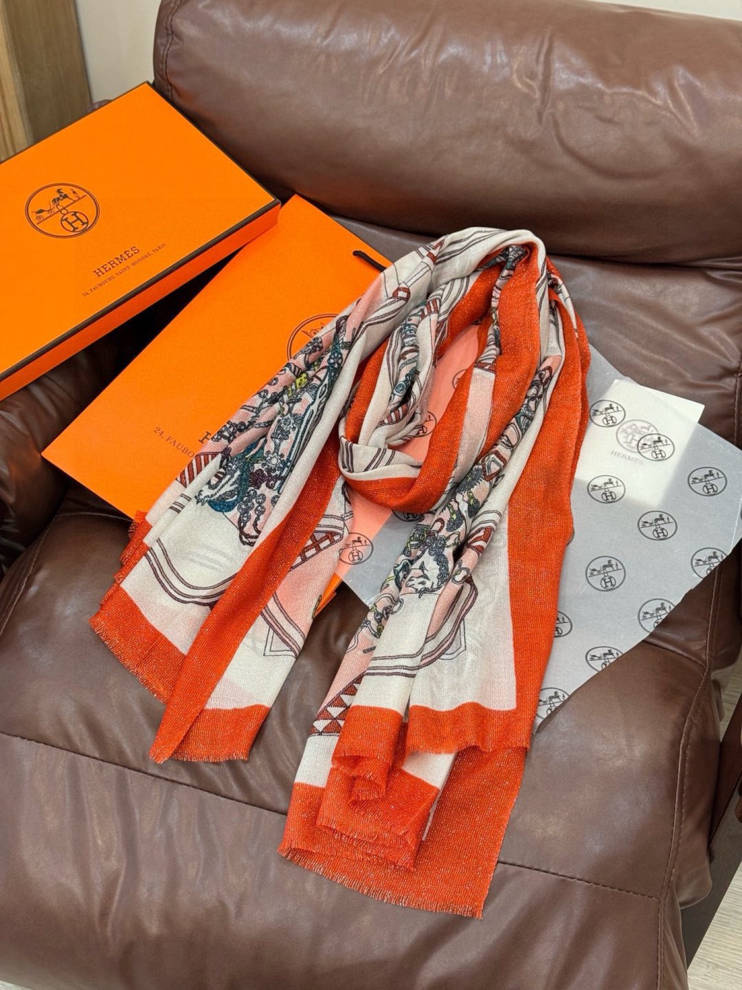 会发光发亮的围巾 羊绒新款🆕👏买了都说好看‼️推荐💕爱马仕羊绒方巾，顶级工艺超值‼️爱马仕专柜爆款🎁💟立