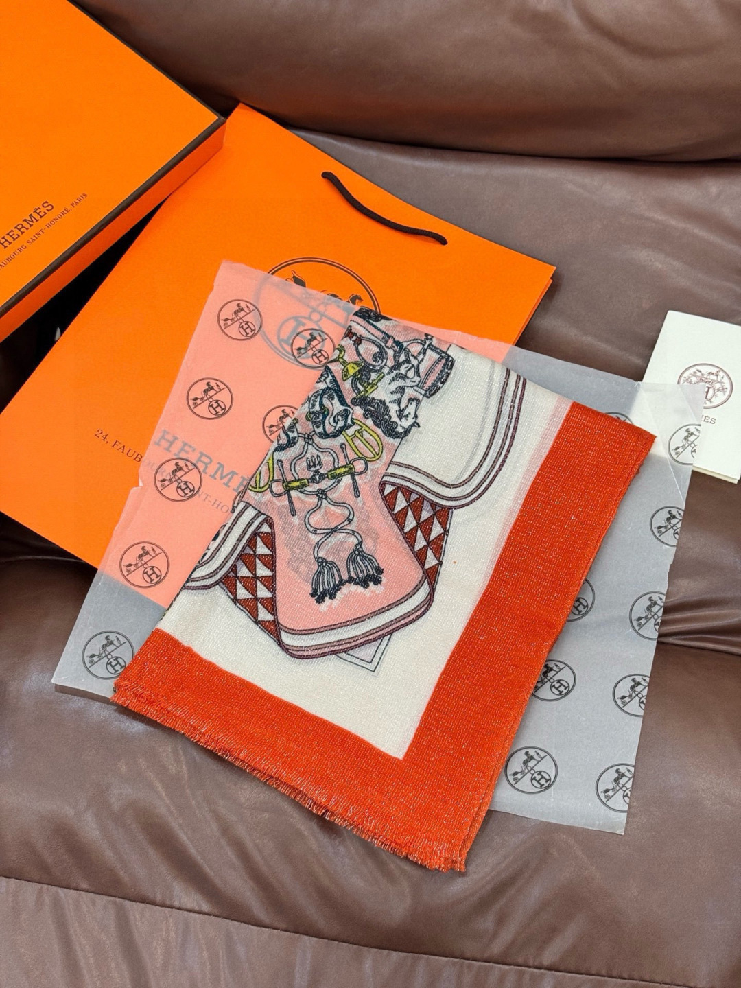 会发光发亮的围巾 羊绒新款🆕👏买了都说好看‼️推荐💕爱马仕羊绒方巾，顶级工艺超值‼️爱马仕专柜爆款🎁💟立