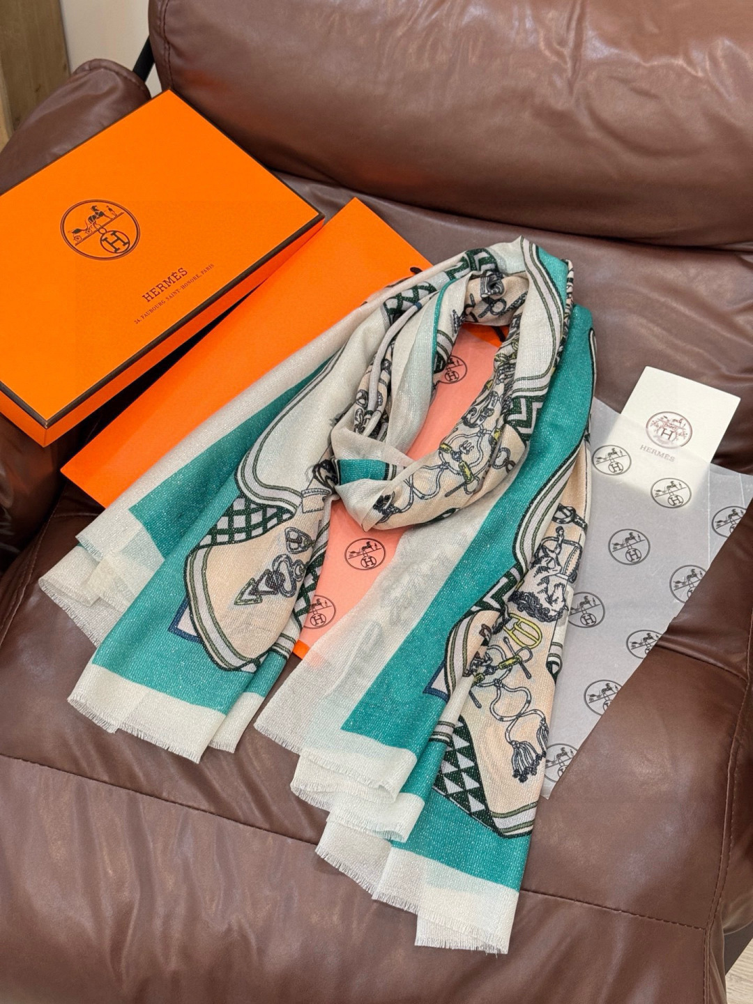 会发光发亮的围巾 羊绒新款🆕👏买了都说好看‼️推荐💕爱马仕羊绒方巾，顶级工艺超值‼️爱马仕专柜爆款🎁💟立