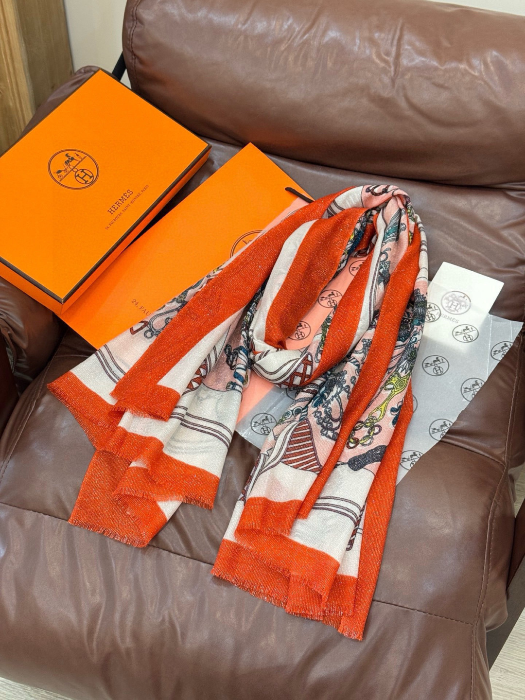 会发光发亮的围巾 羊绒新款🆕👏买了都说好看‼️推荐💕爱马仕羊绒方巾，顶级工艺超值‼️爱马仕专柜爆款🎁💟立