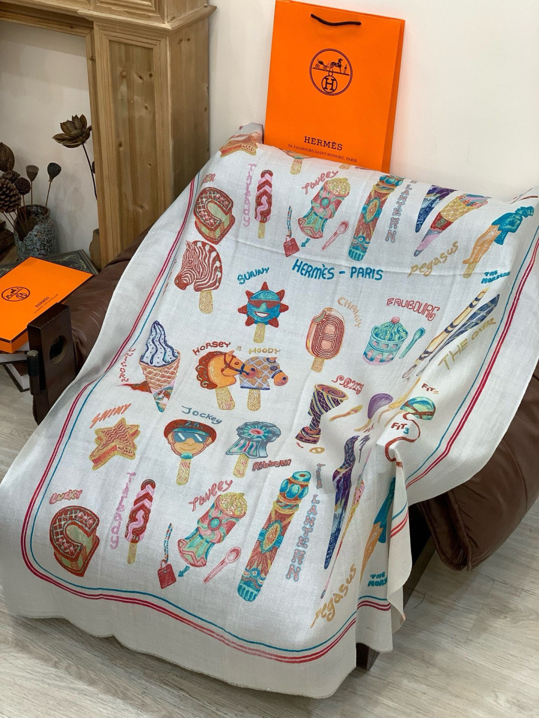 会发光发亮的围巾 新款🆕🏇🏇买了都说好看‼️推荐💕顶级工艺超值‼️爱马仕专柜爆款🎁💟立体呈现图案纹路实物