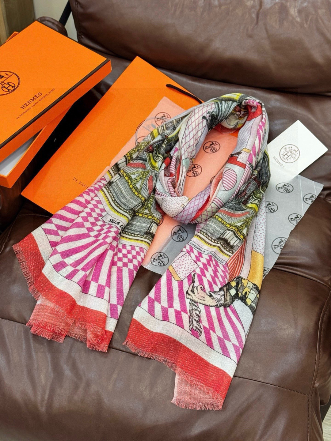 会发光发亮的围巾 爱马仕 专柜同步 买了都说好看羊绒印花‼️推荐💕顶级工艺超值‼️爱马仕专柜爆款🎁🎁羊绒