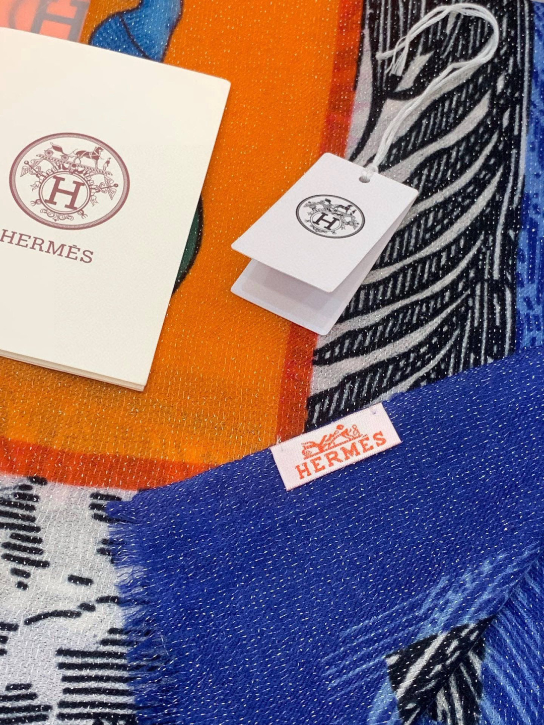 会发光发亮的围巾 爱马仕 专柜同步 买了都说好看羊绒印花‼️推荐💕顶级工艺超值‼️爱马仕专柜爆款🎁🎁羊绒