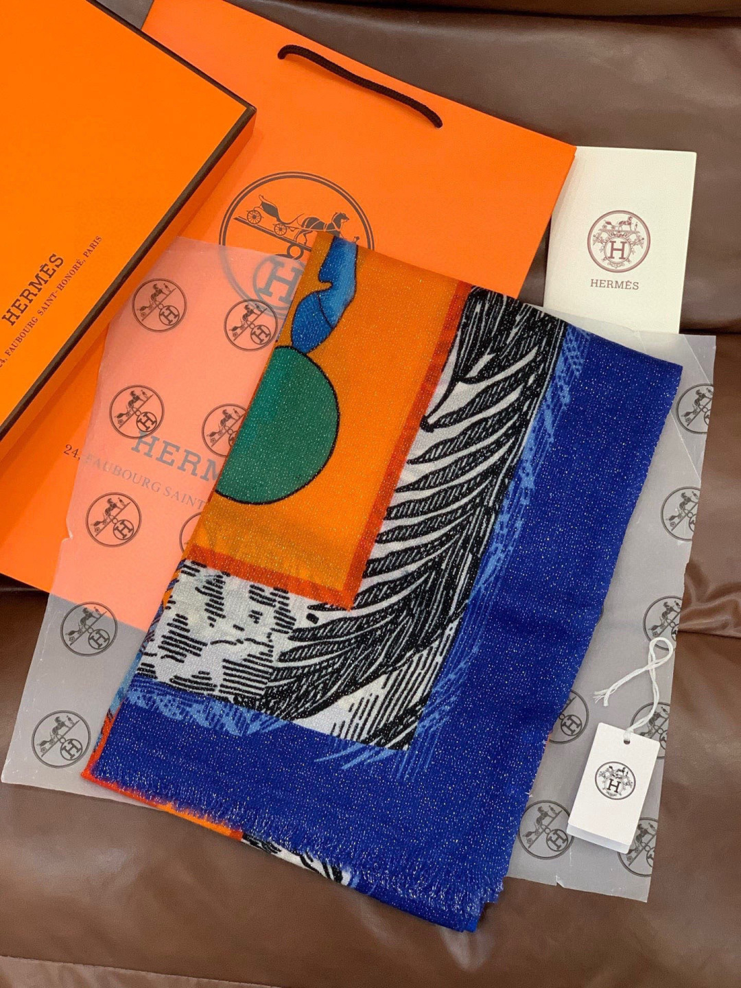 会发光发亮的围巾 爱马仕 专柜同步 买了都说好看羊绒印花‼️推荐💕顶级工艺超值‼️爱马仕专柜爆款🎁🎁羊绒