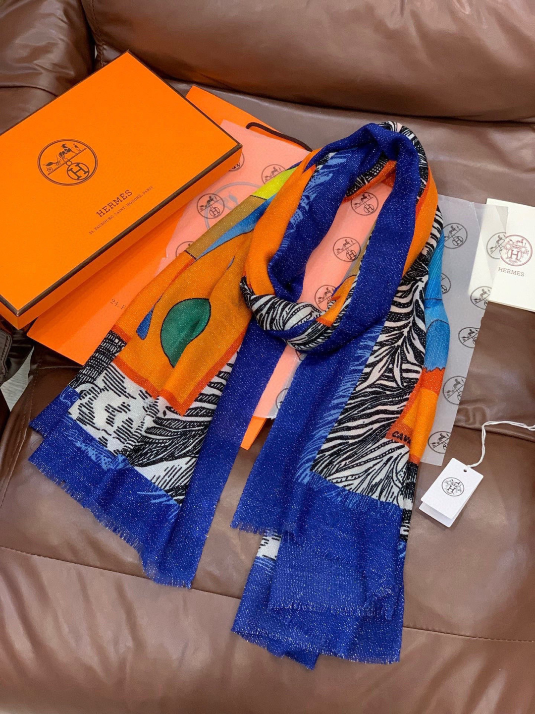 会发光发亮的围巾 爱马仕 专柜同步 买了都说好看羊绒印花‼️推荐💕顶级工艺超值‼️爱马仕专柜爆款🎁🎁羊绒