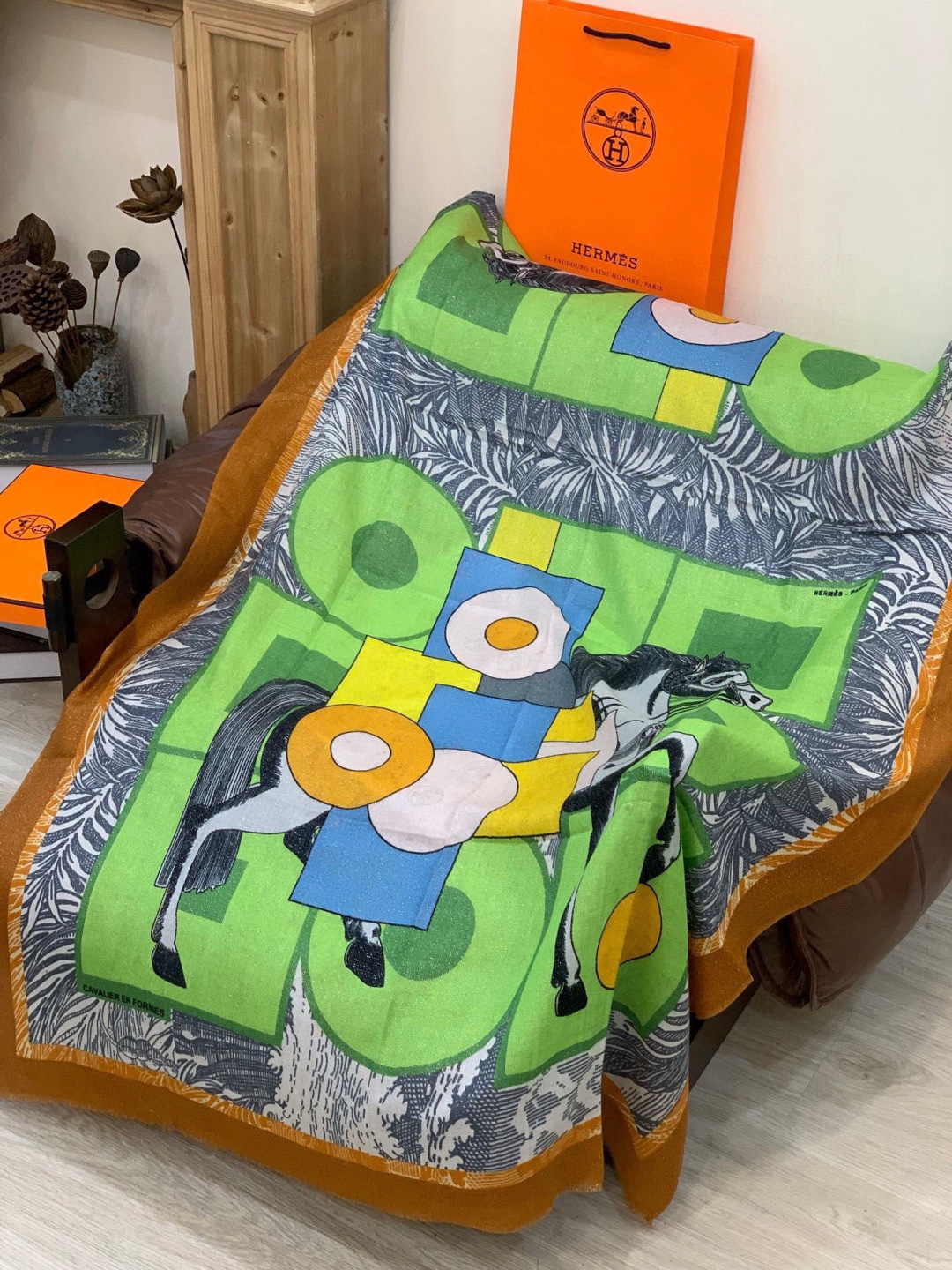 会发光发亮的围巾 爱马仕 专柜同步 买了都说好看羊绒印花‼️推荐💕顶级工艺超值‼️爱马仕专柜爆款🎁🎁羊绒