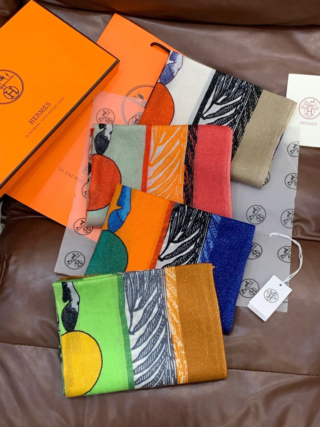 会发光发亮的围巾 爱马仕 专柜同步 买了都说好看羊绒印花‼️推荐💕顶级工艺超值‼️爱马仕专柜爆款🎁🎁羊绒