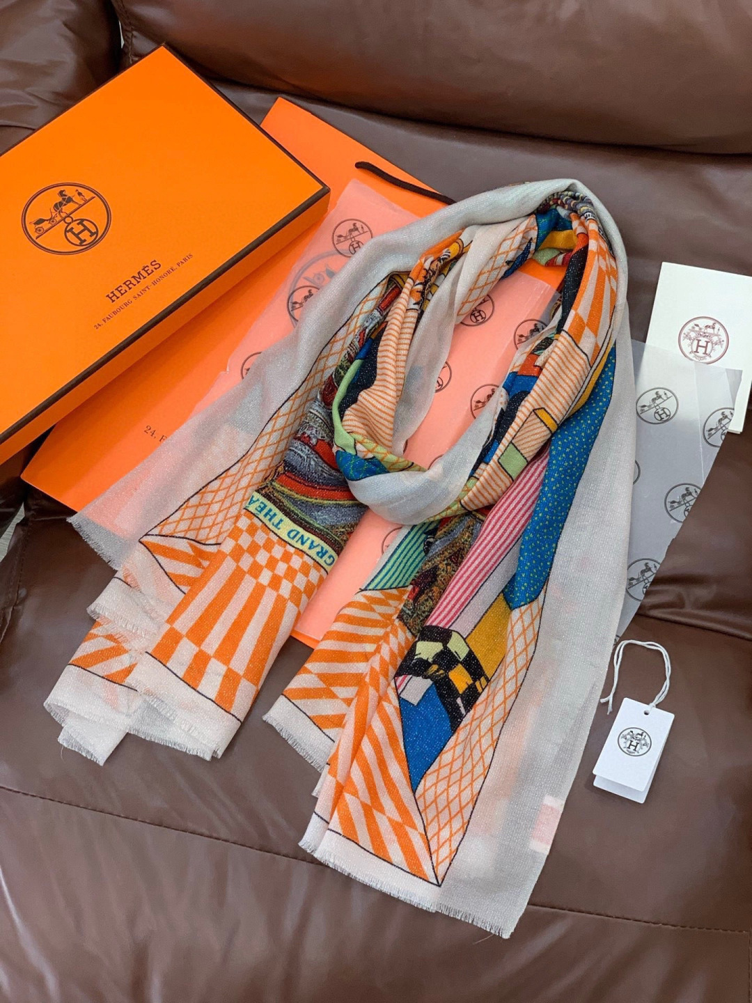 会发光发亮的围巾 爱马仕 专柜同步 买了都说好看羊绒印花‼️推荐💕顶级工艺超值‼️爱马仕专柜爆款🎁🎁羊绒