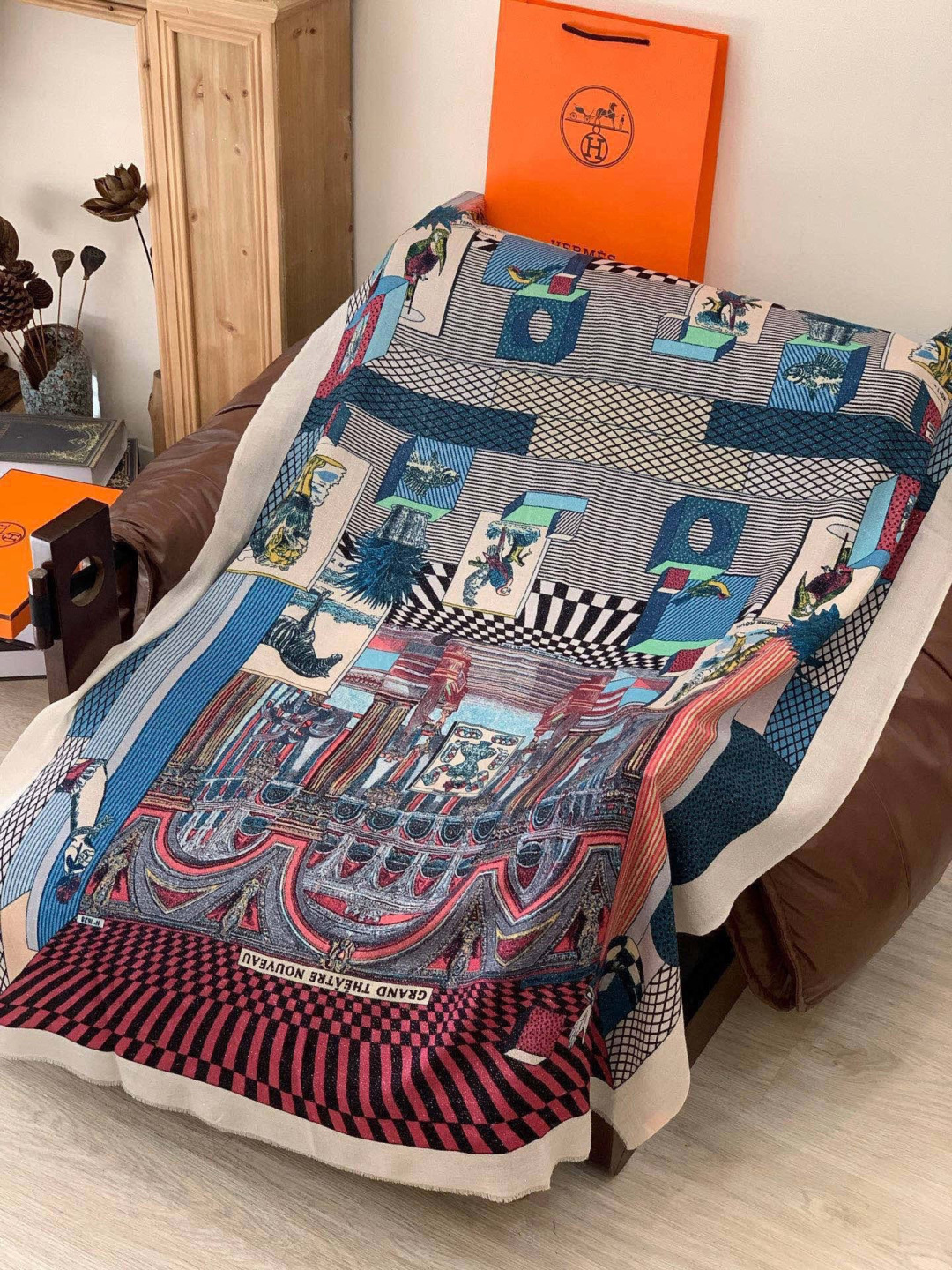 会发光发亮的围巾 爱马仕 专柜同步 买了都说好看羊绒印花‼️推荐💕顶级工艺超值‼️爱马仕专柜爆款🎁🎁羊绒