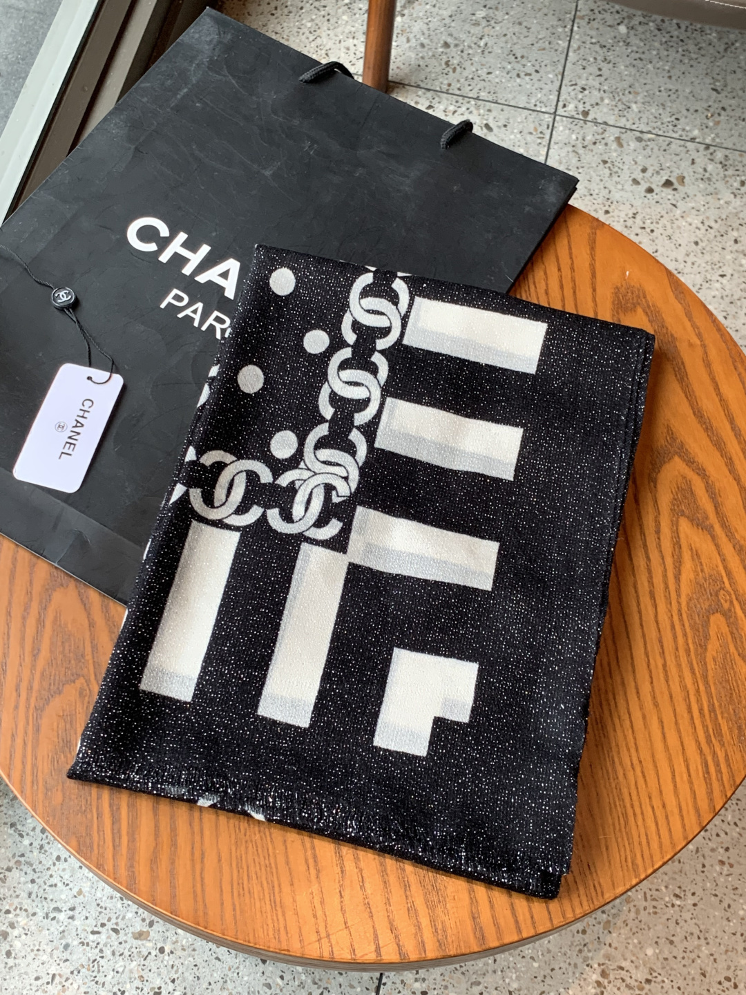 上新🌟 会发光发亮的围巾 💄💋新款客供银线💖羊绒面料长巾 😘美翻了[流泪]【小香银线图标】，御用殿堂级极